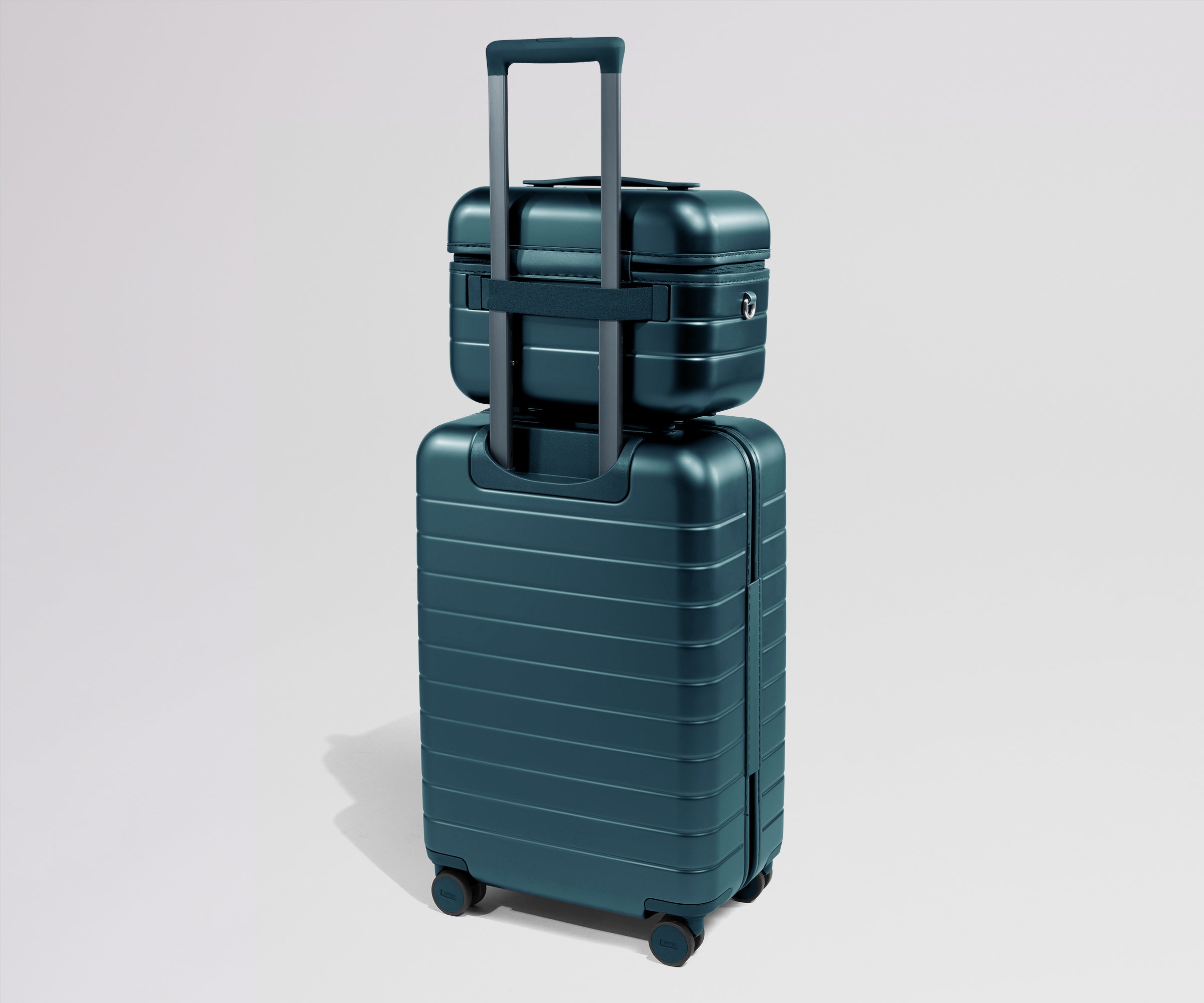 away-train-case-vanity-stormy-teal-rigide-4-compartiments image 4