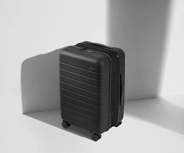 away-carry-on-flex-valise-cabine-noir-extensible image 1