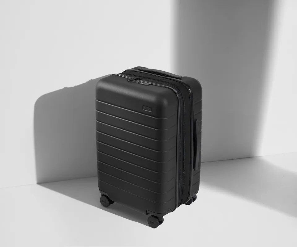 away-carry-on-flex-valise-cabine-noir-extensible image 1
