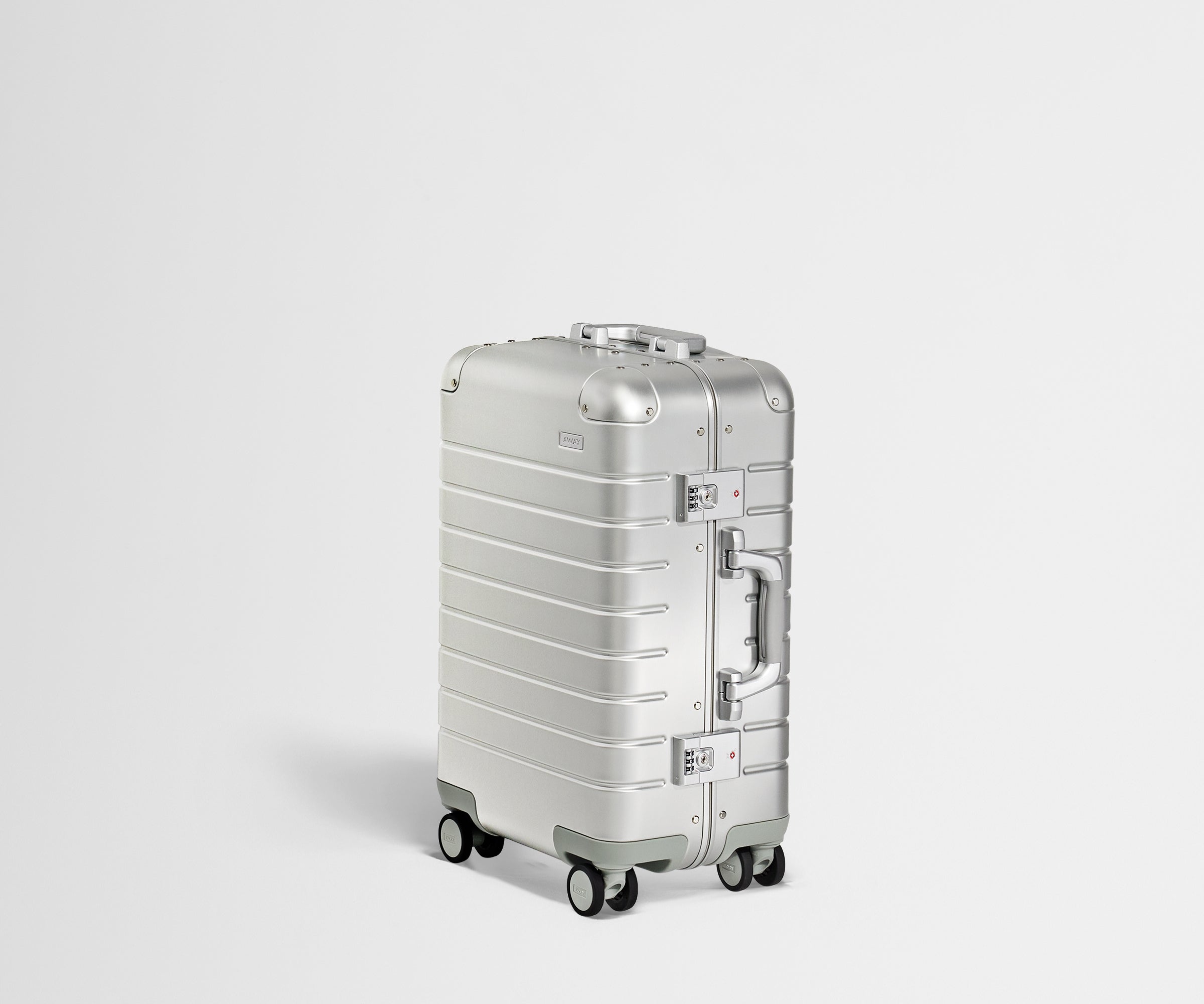 away-aluminum-carry-on-valise-cabine-silver-aluminium image 2