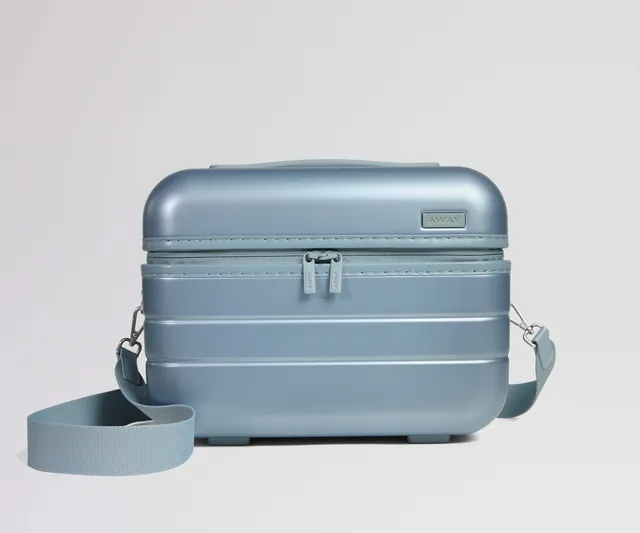 away-train-case-vanity-rigide-arctic-blue image 1