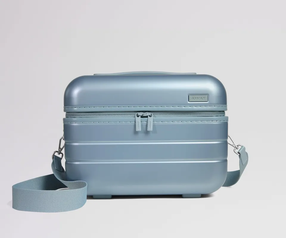 away-train-case-vanity-rigide-arctic-blue image 1