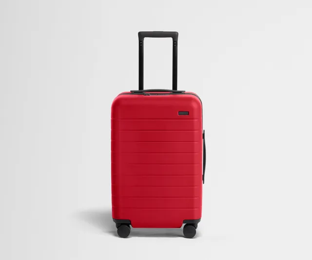 away-the-carry-on-valise-cabine-rigide-rouge-cerise image 1