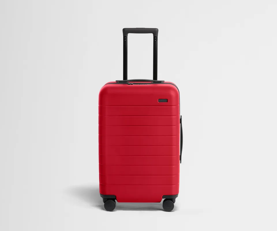 away-the-carry-on-valise-cabine-rigide-rouge-cerise image 1