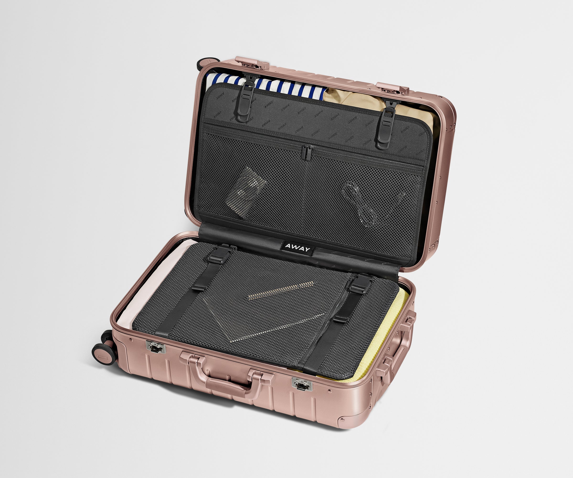 away-bigger-carry-on-aluminium-valise-cabine-or-rose image 3