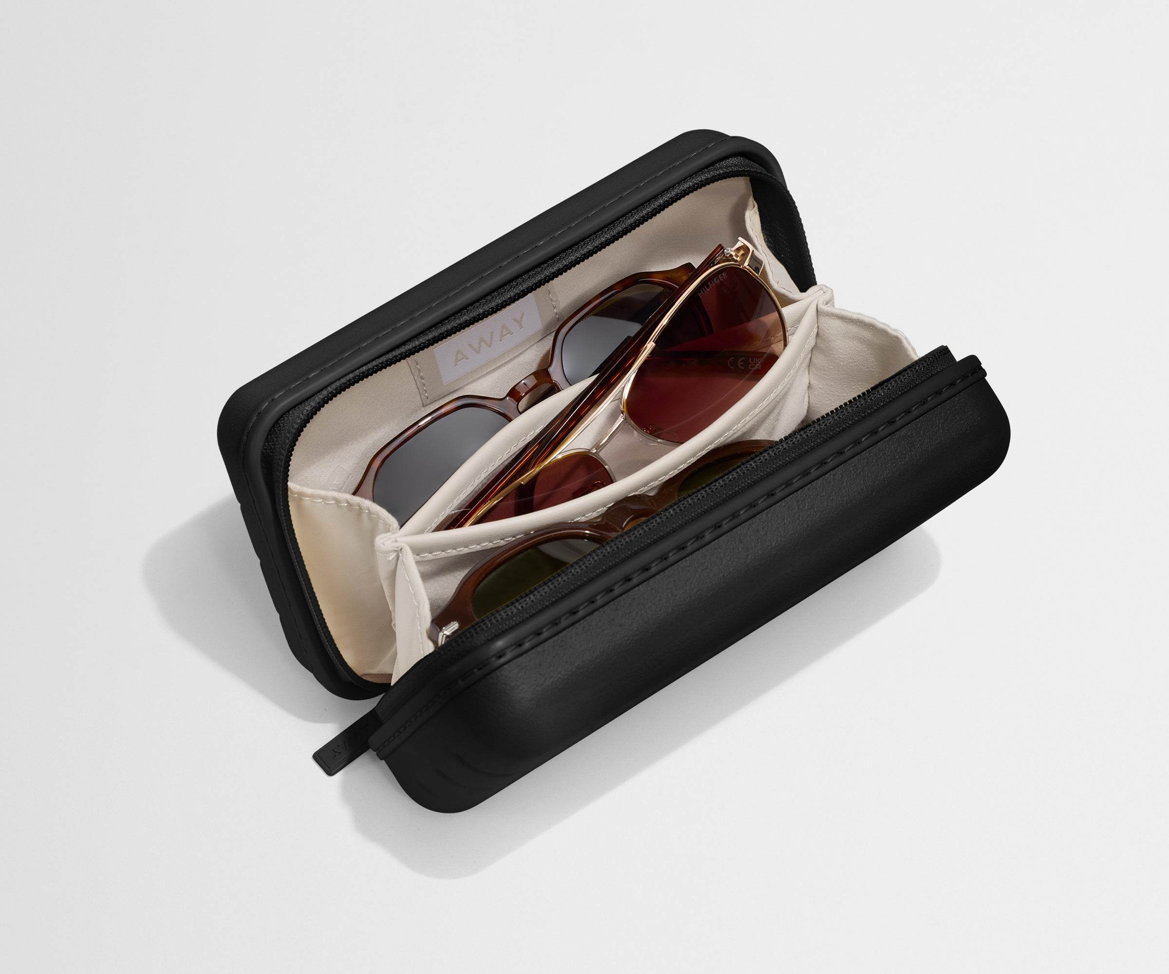 away-travel-glasses-case-tui-lunettes-jet-black-noir image 2
