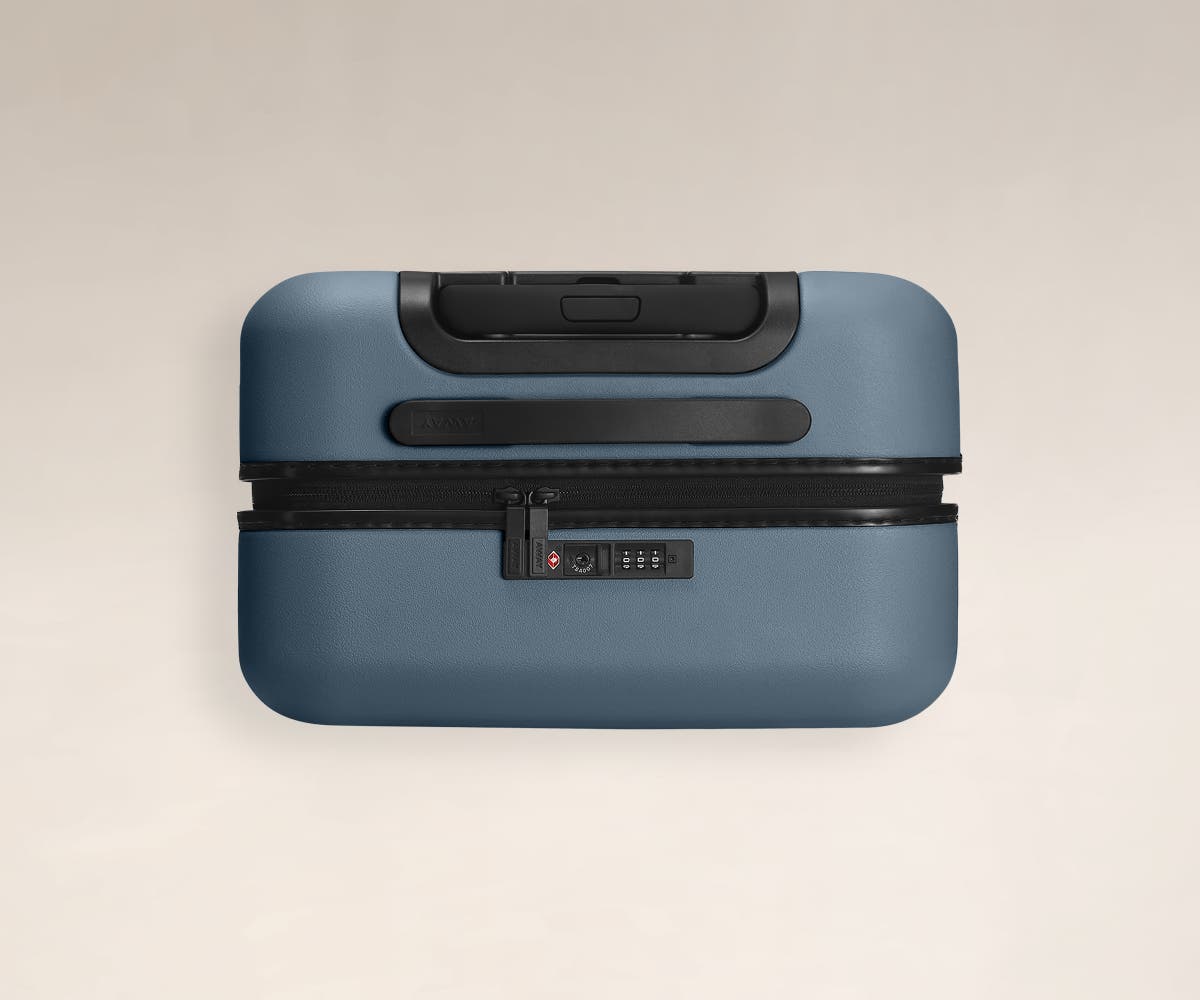 away-bigger-carry-on-valise-cabine-coast-blue-rigide-polycarbonate image 7