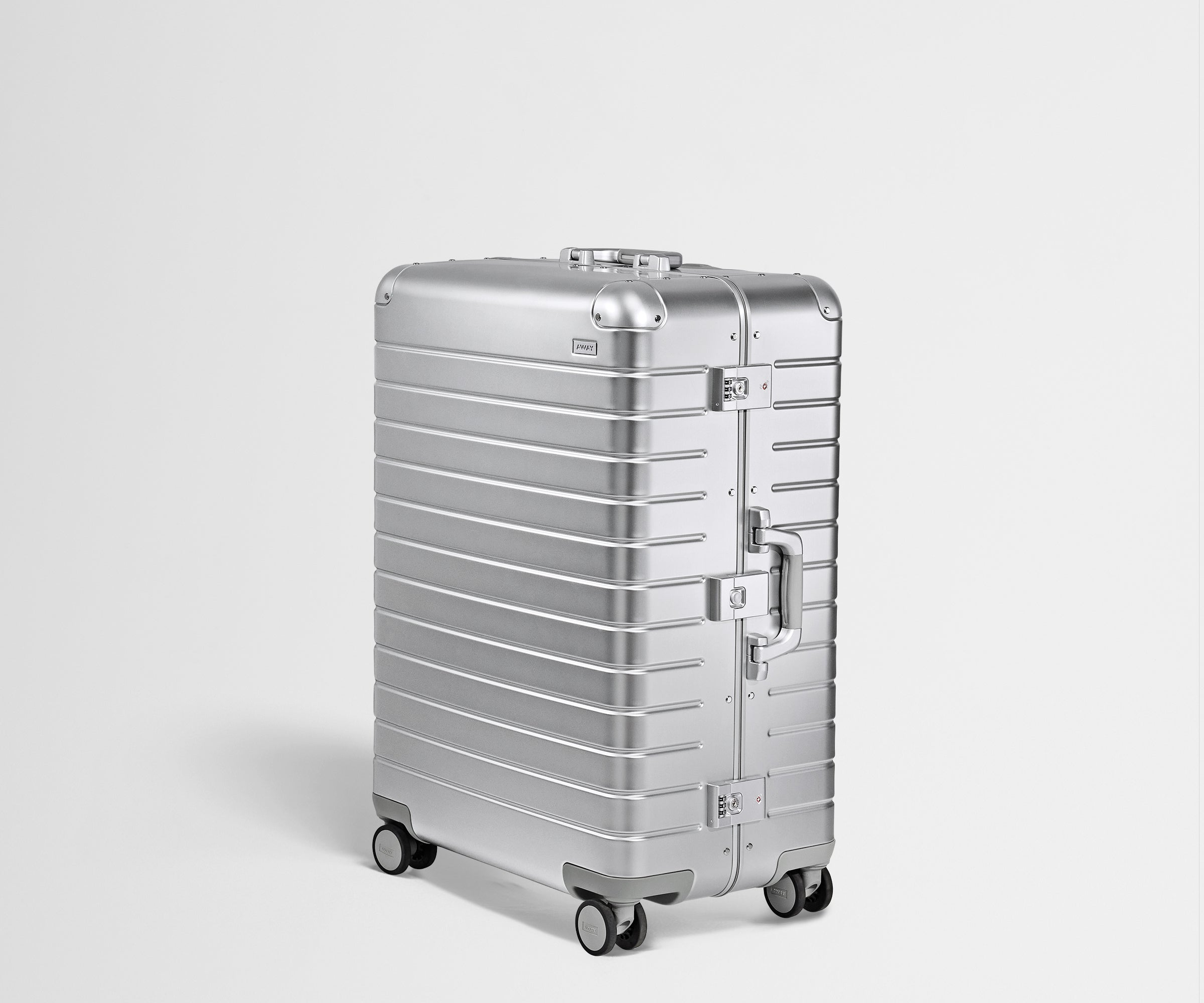 away-aluminum-large-valise-soute-argent-aluminium image 2