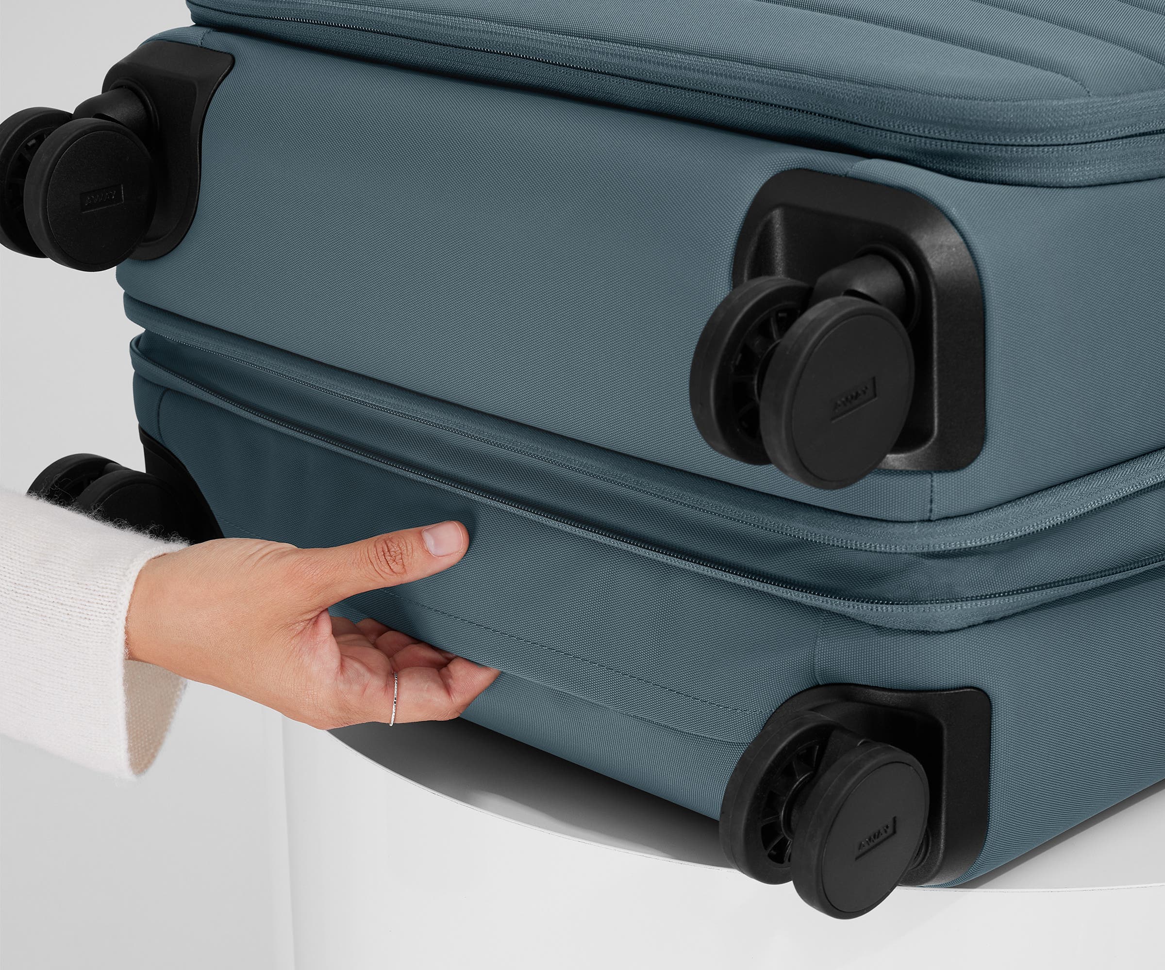 away-softside-medium-valise-soute-coast-blue-2-semaines image 8