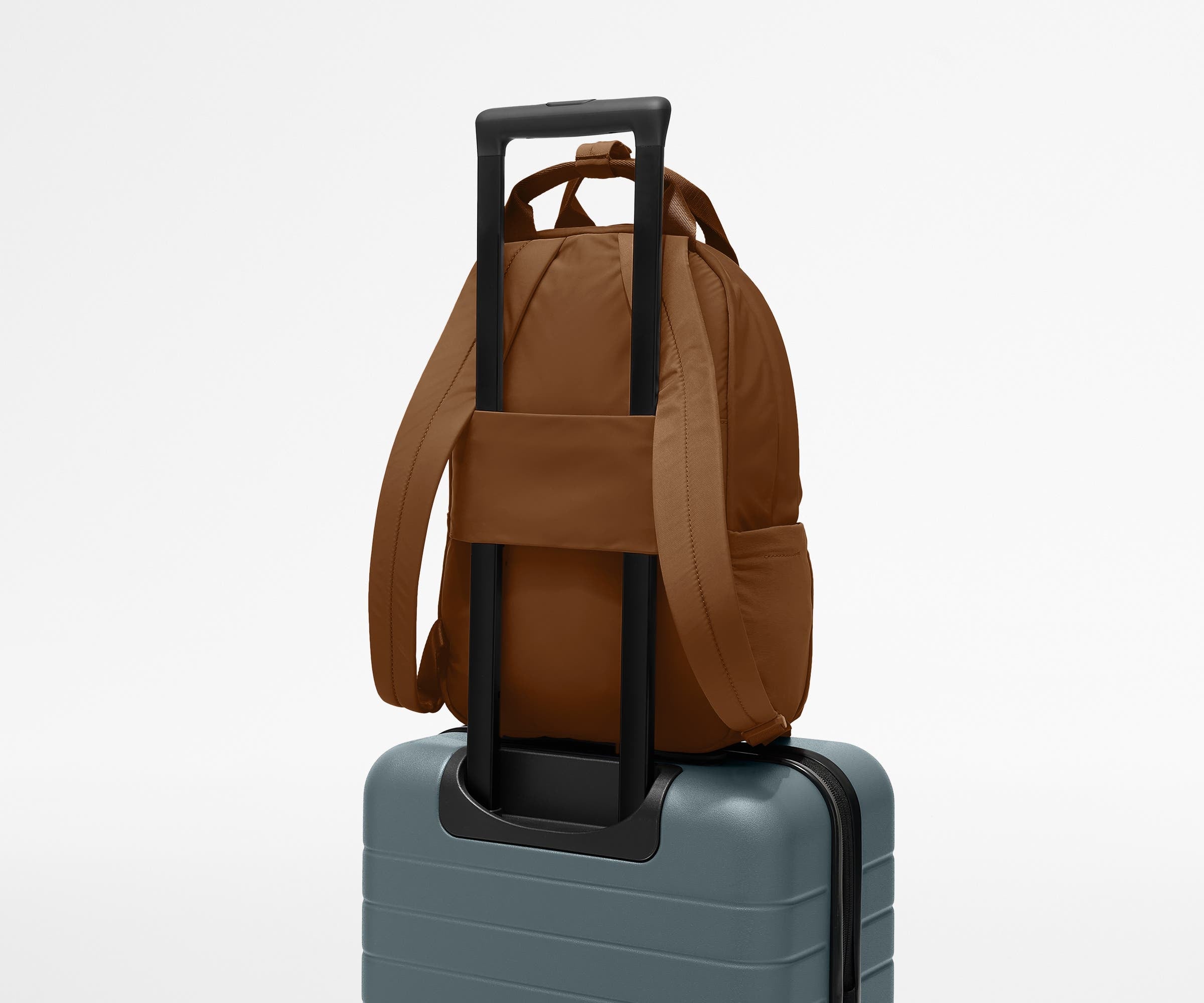 away-featherlight-backpack-sac-dos-marron-amaro image 8