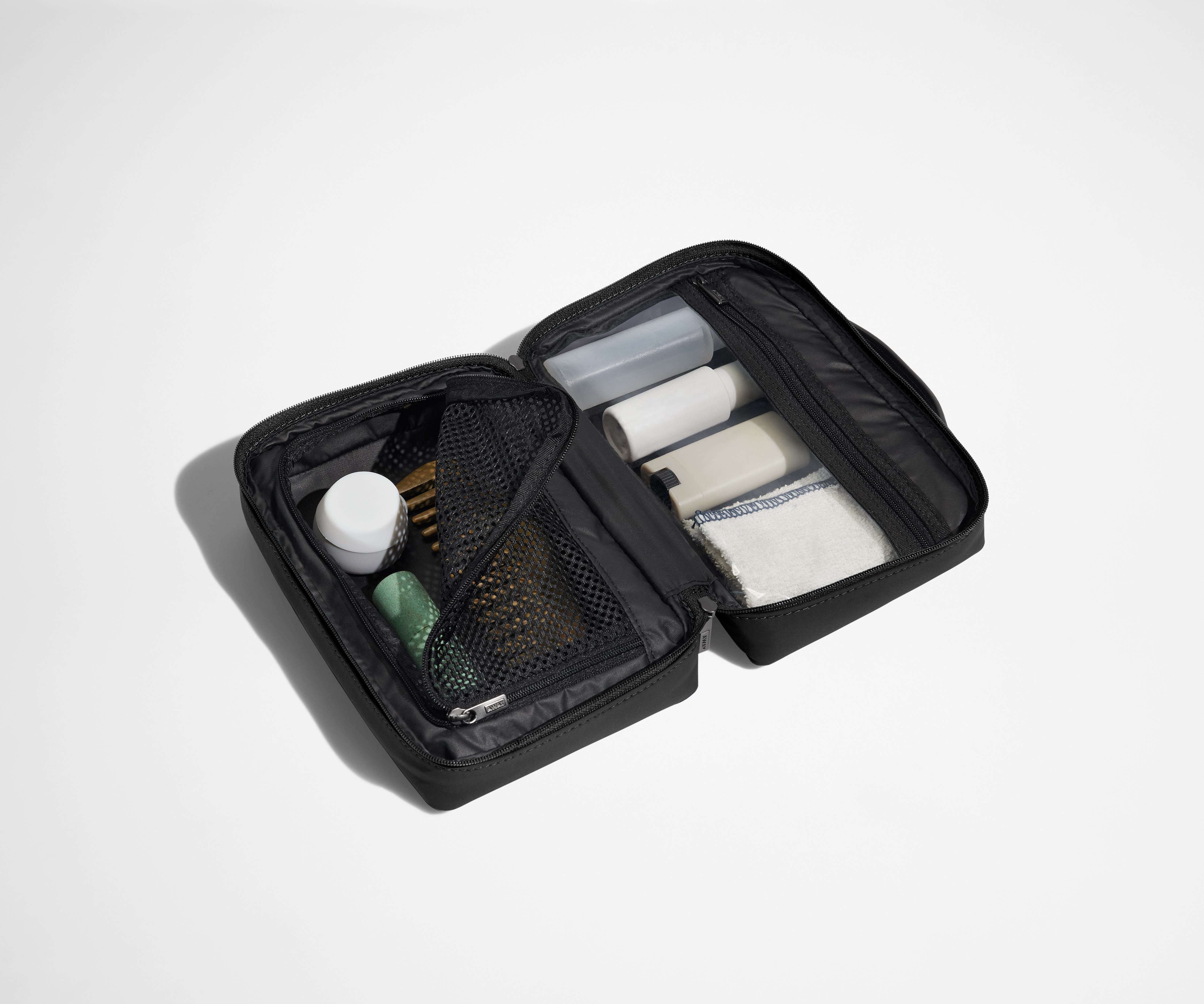 away-toiletry-bags-petite-trousse-jet-black-trousse-de-toilette-nylon image 2