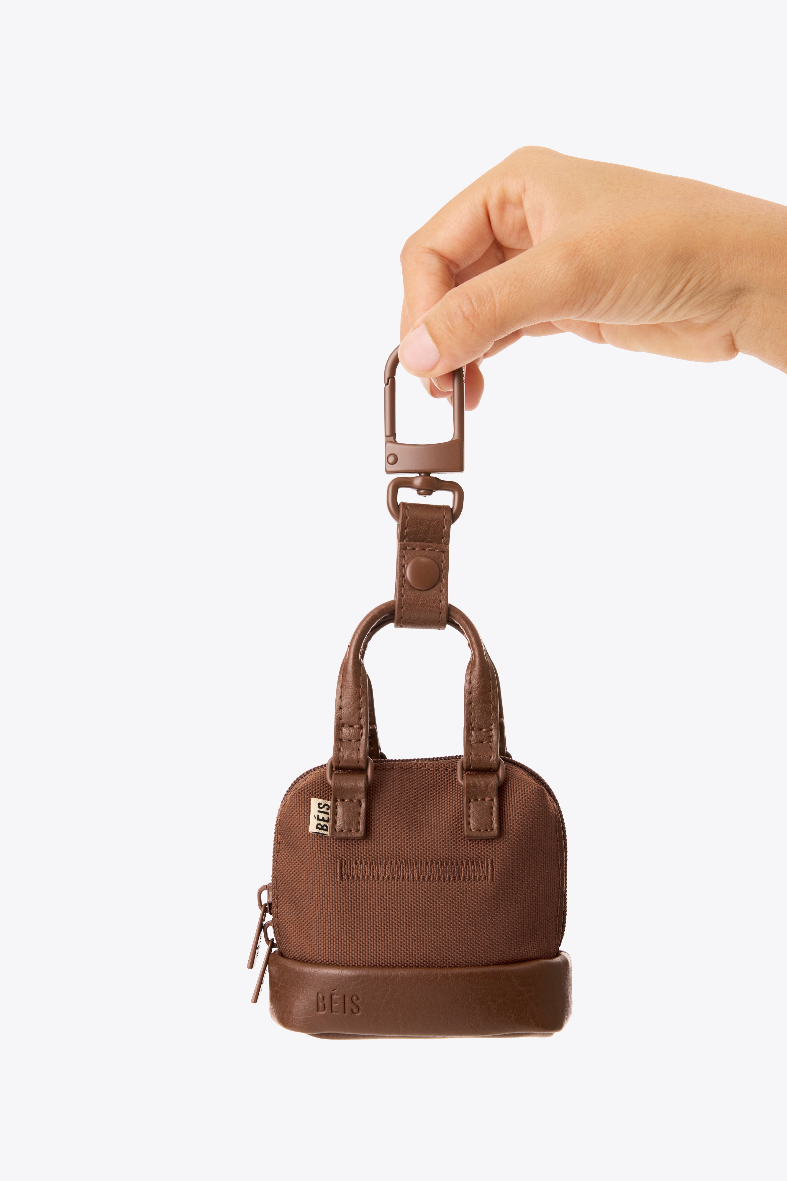 beis-micro-weekender-breloque-porte-cl-s-maple-mini image 3