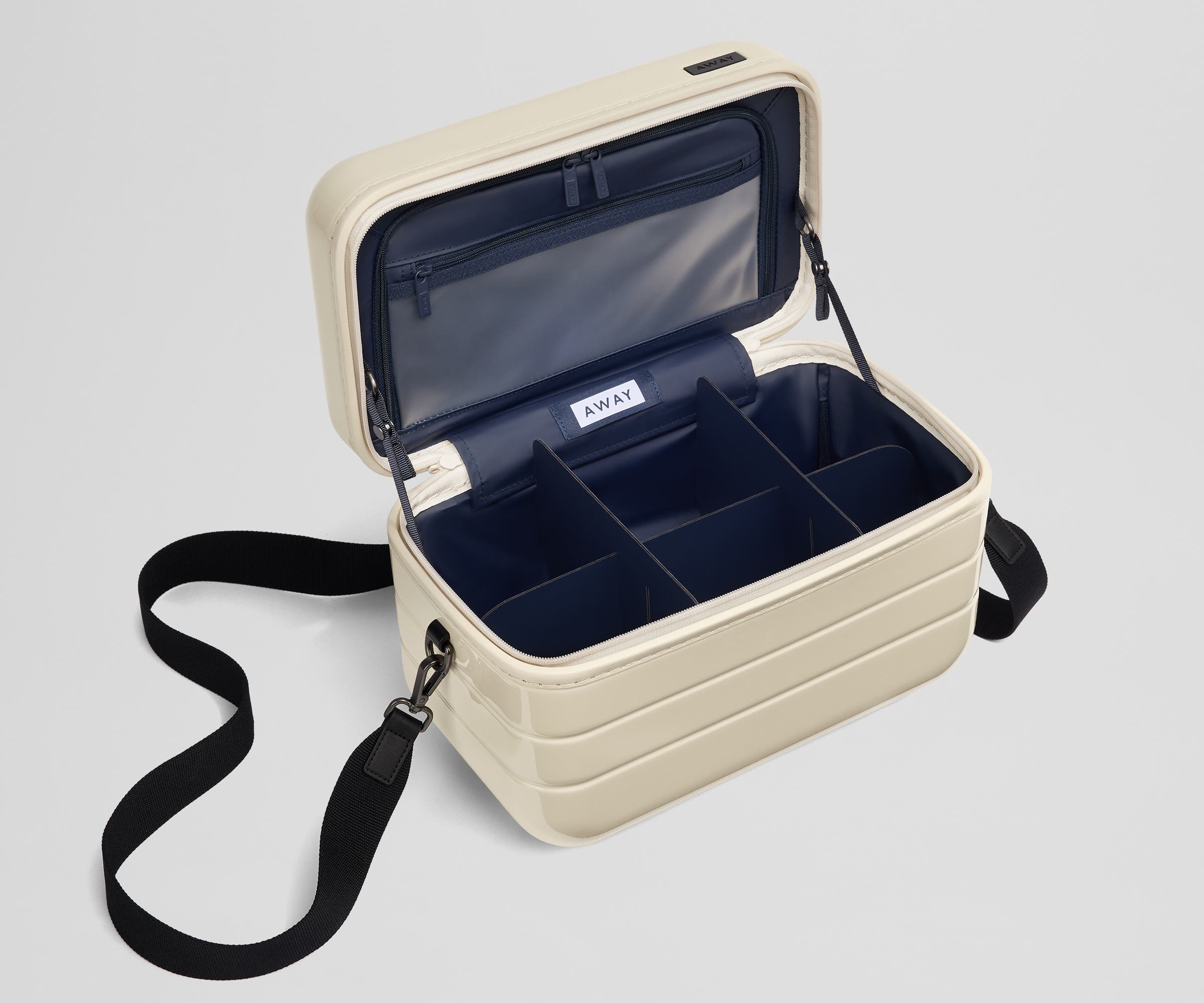away-train-case-vanity-rigide-salt-white-gloss-polycarbonate image 2