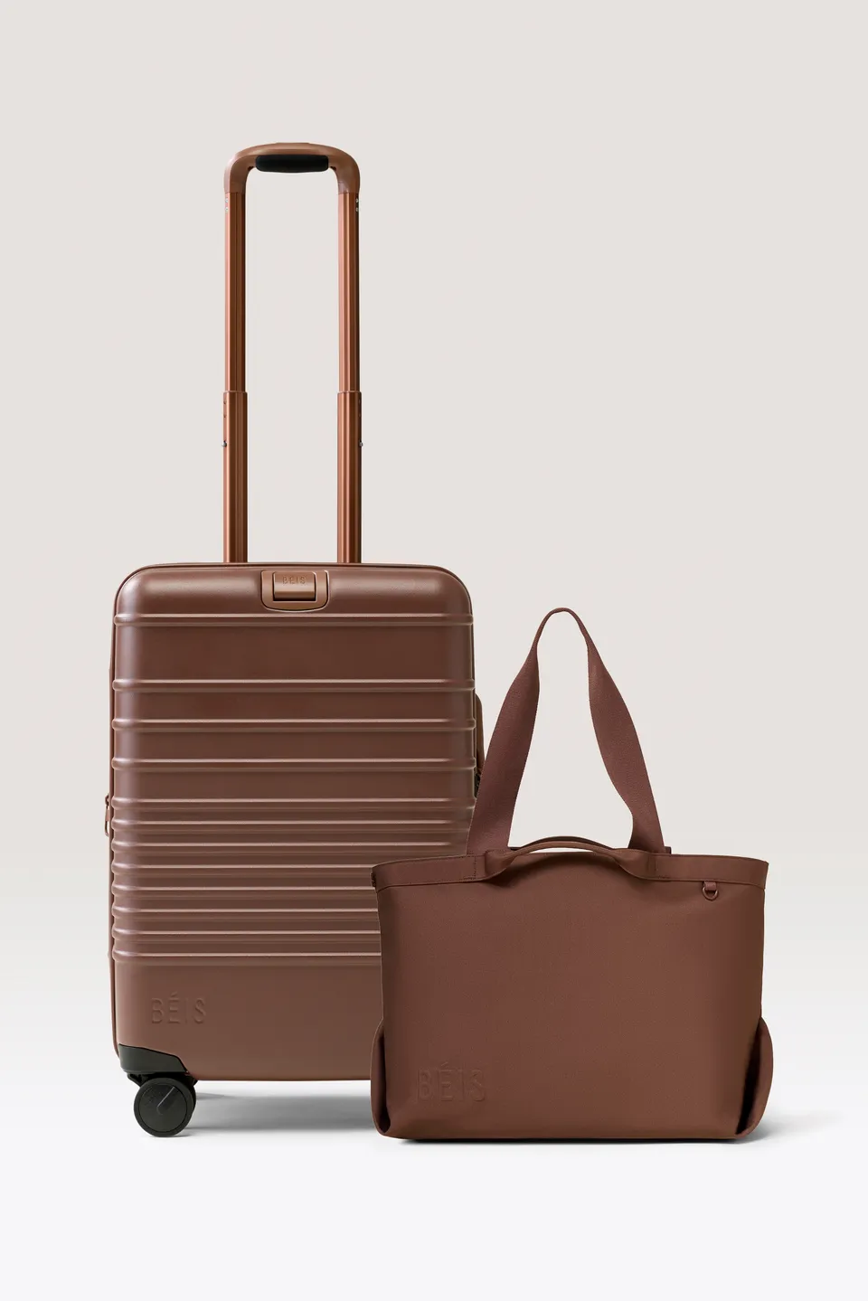 beis-travel-set-the-tote-set-valise-cabine-marron-maple image 1