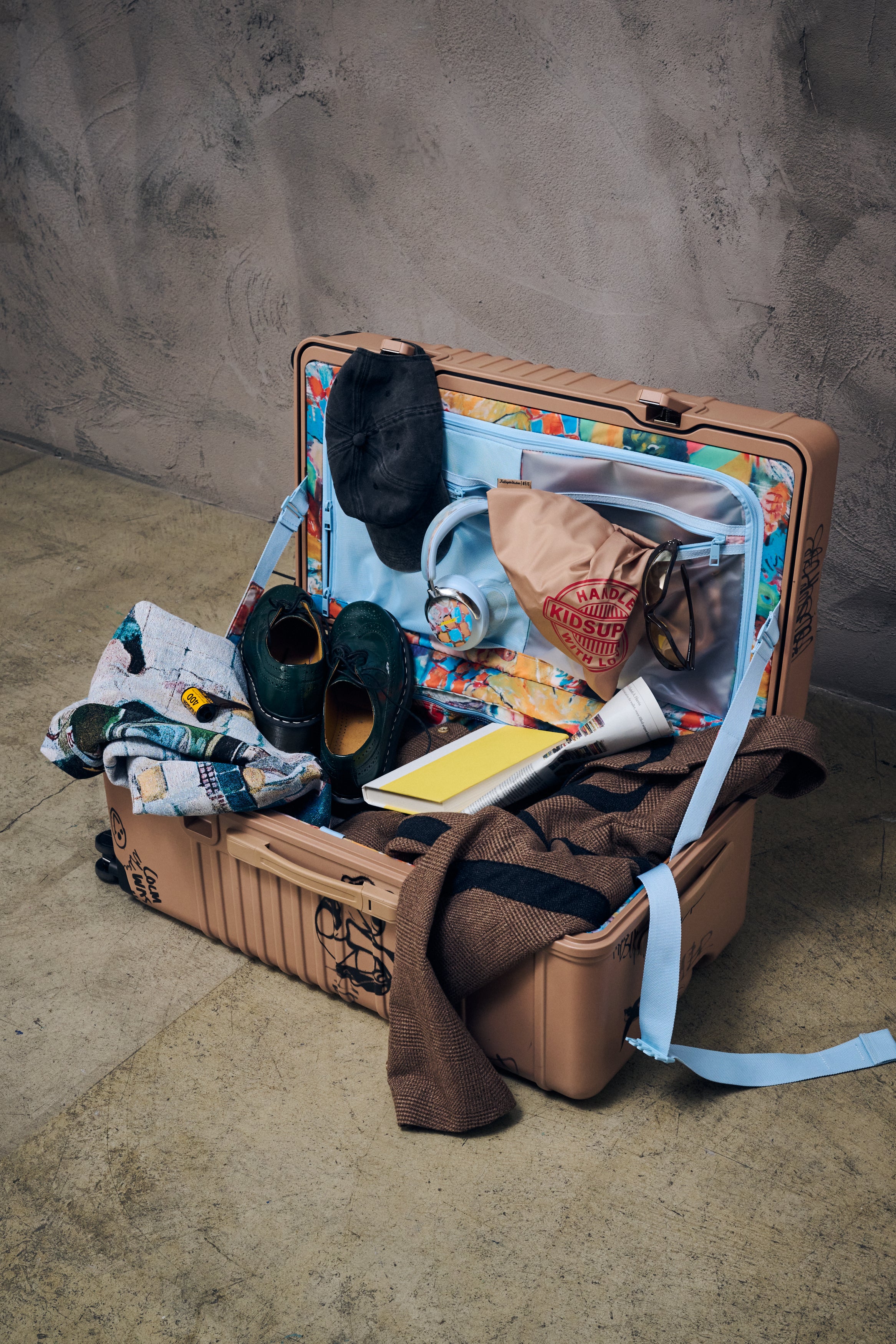 b-is-check-in-valise-soute-trunk-roller-cargo image 2