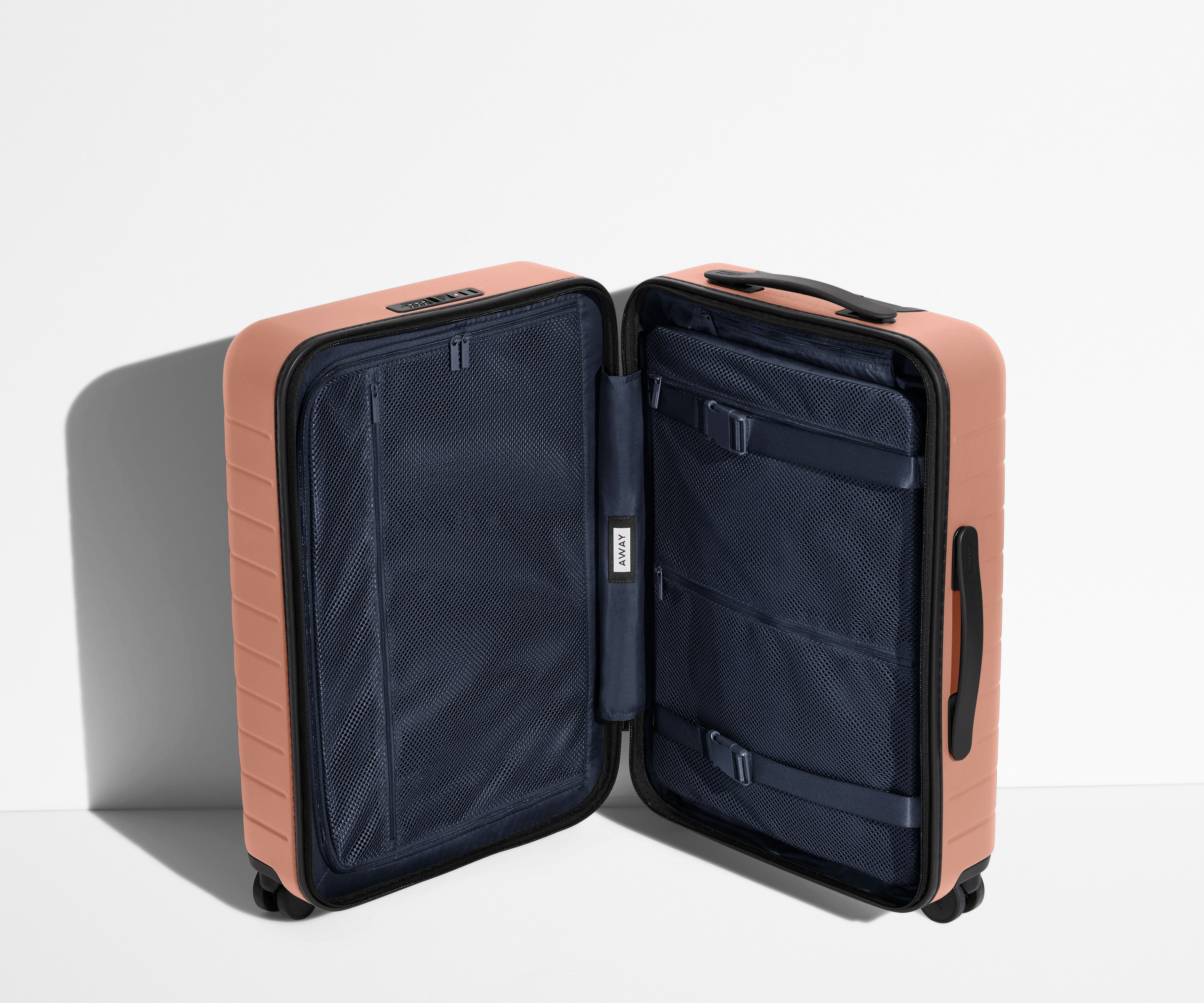 away-the-carry-on-valise-cabine-rigide-clay-pink image 8