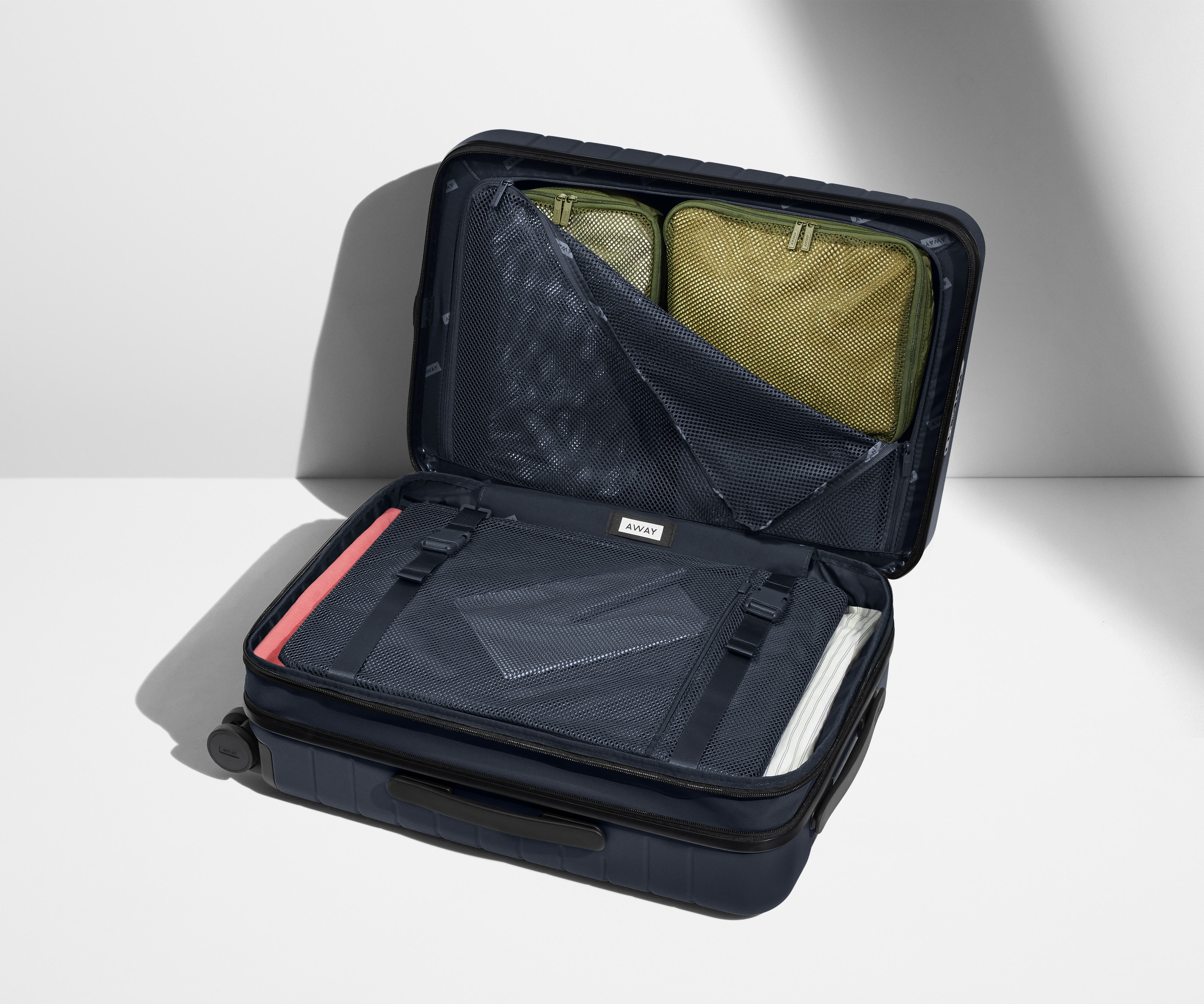 away-carry-on-flex-valise-cabine-bleu-marine-extensible image 6