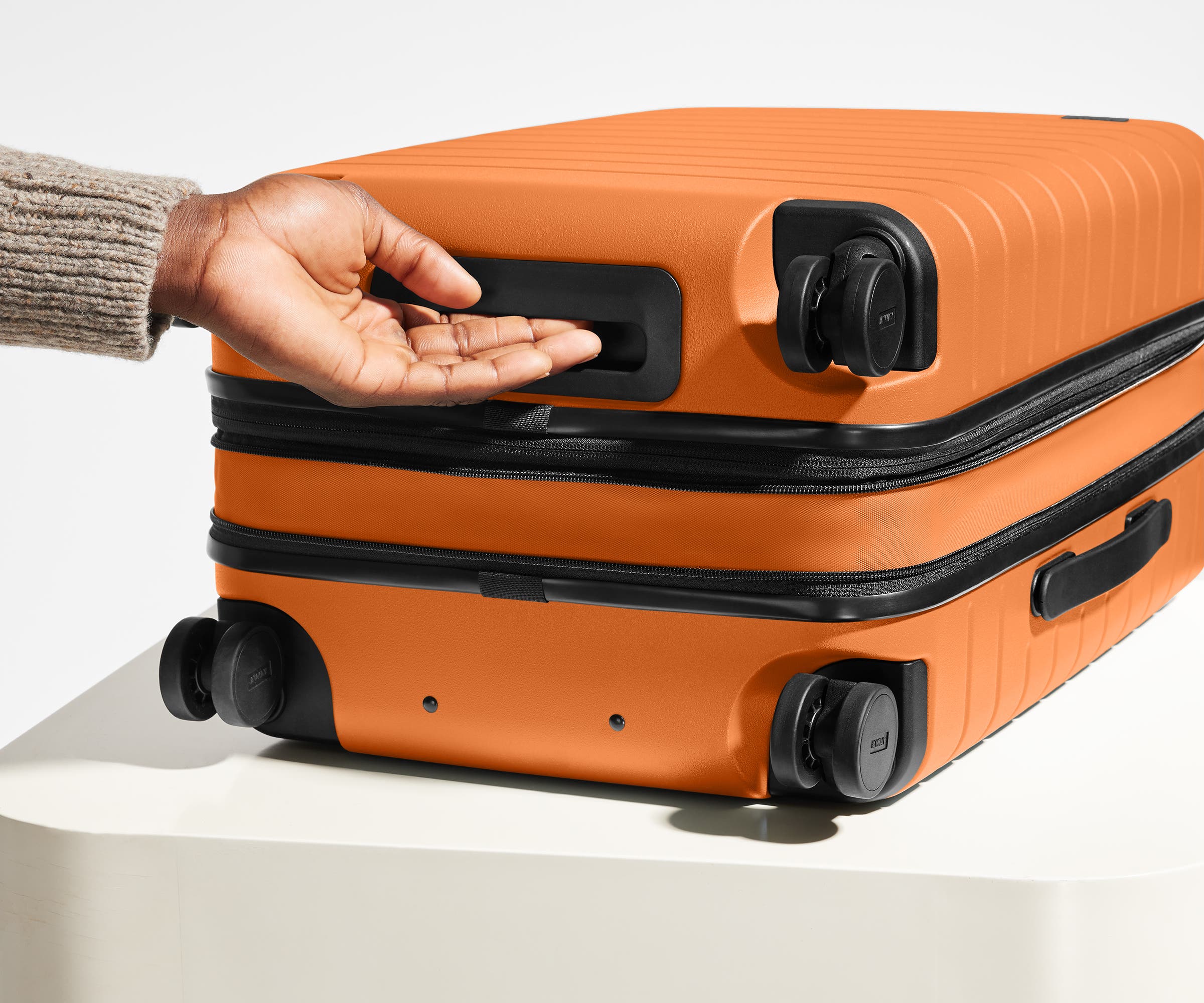 away-bigger-carry-on-flex-valise-cabine-orange-sorbet-extensible image 7