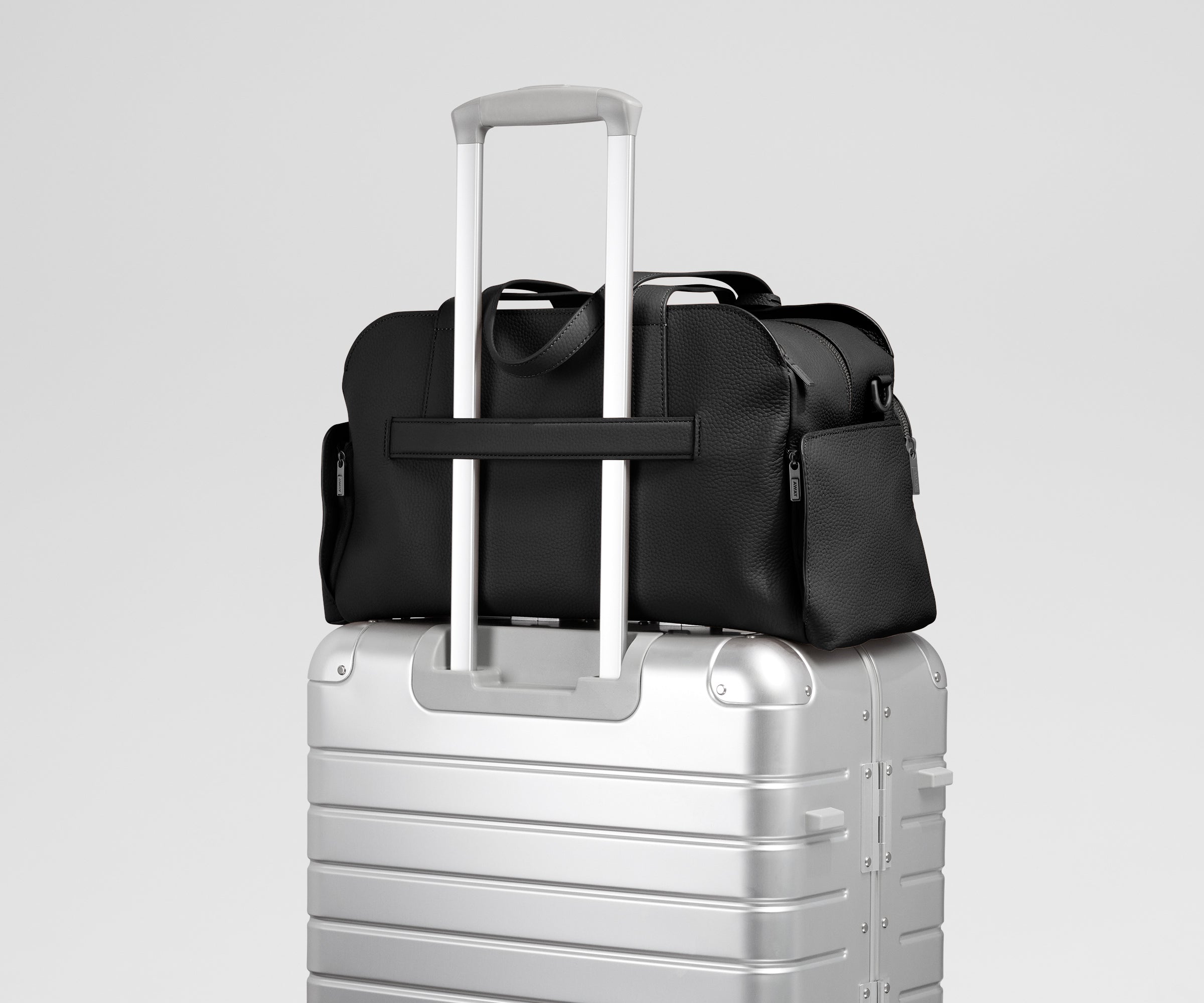 away-leather-duffle-sac-voyage-cuir-noir-jet-black image 6