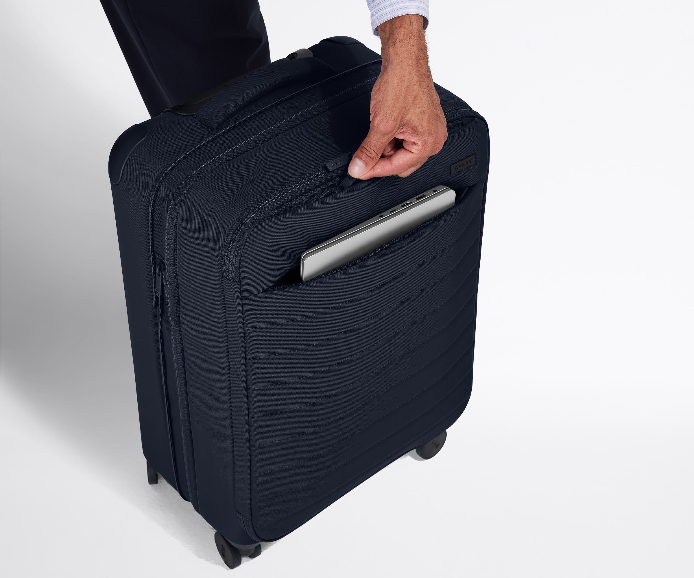 away-softside-bigger-carry-on-bagage-cabine-navy-blue-extensible image 6