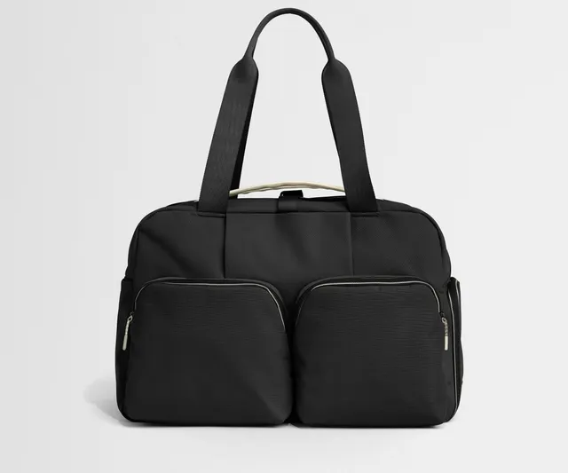 away-gym-bag-sac-de-sport-jet-black-16-pouces image 1