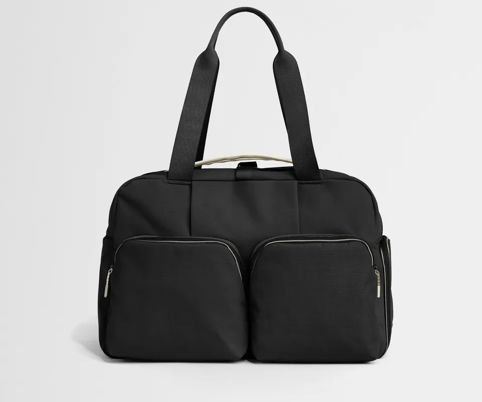 away-gym-bag-sac-de-sport-noir-jet-black-chaussures image 1