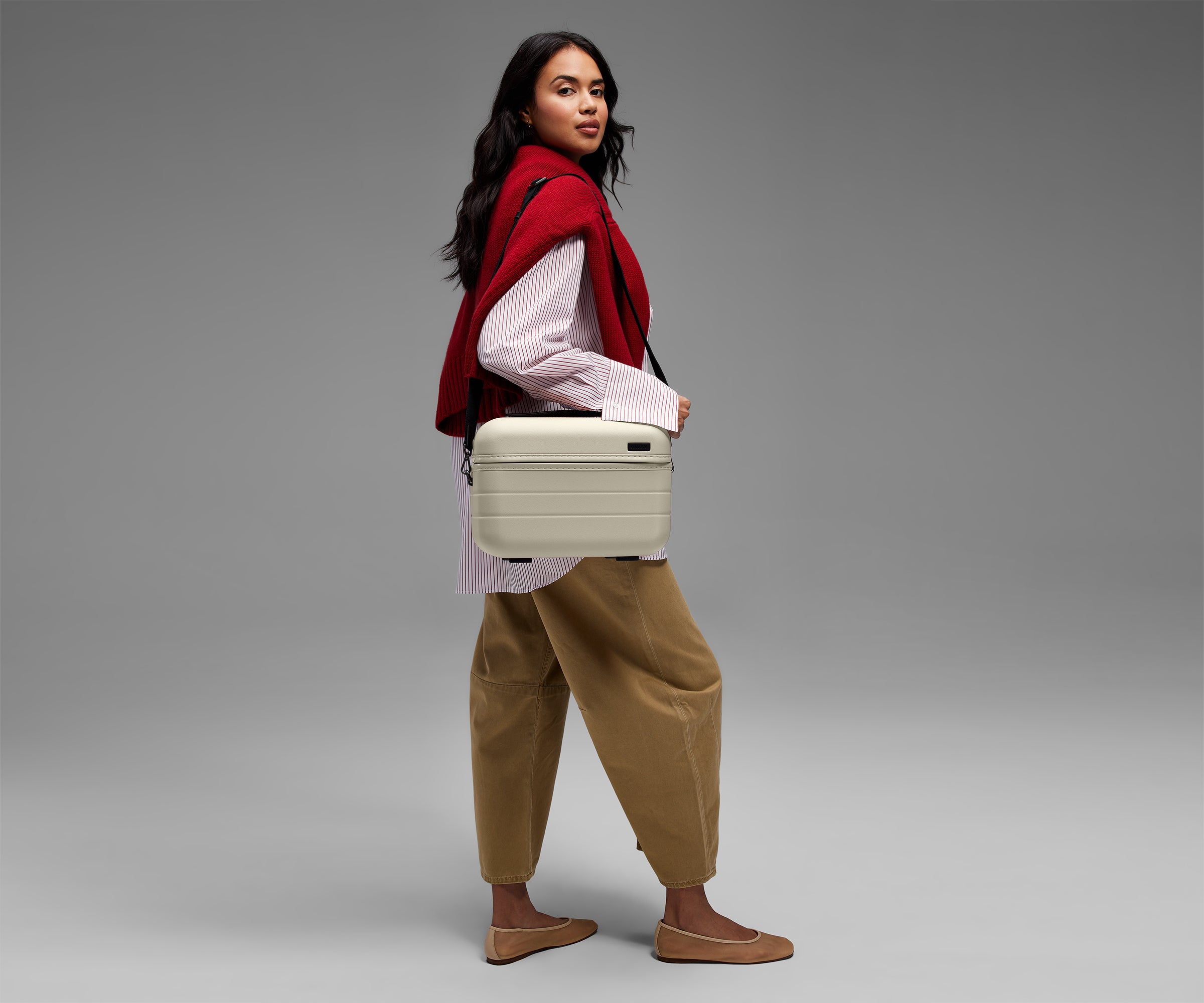away-train-case-vanity-rigide-blanc-salt-white image 3