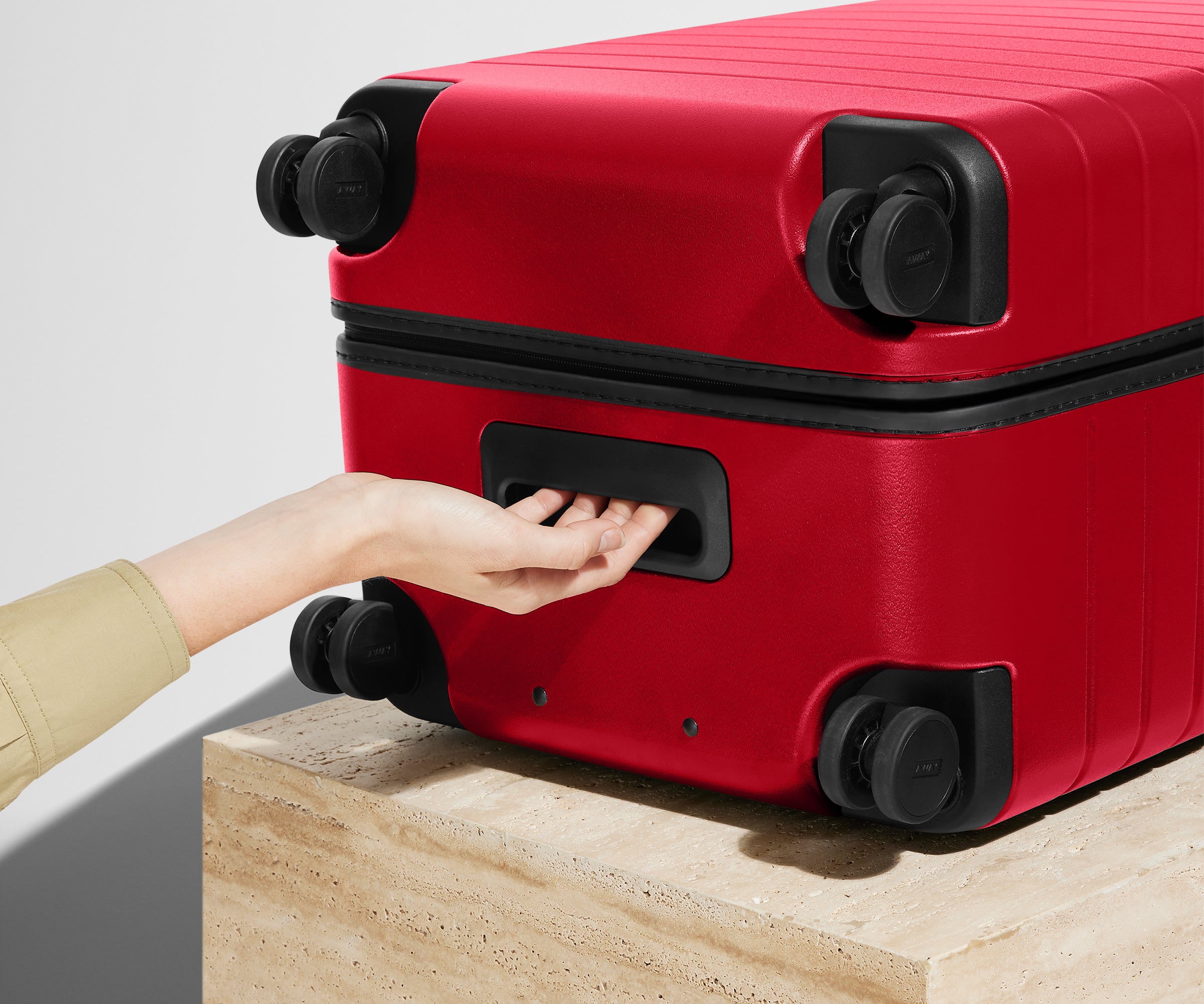 away-trunk-valise-soute-cherry-red-rigide image 6