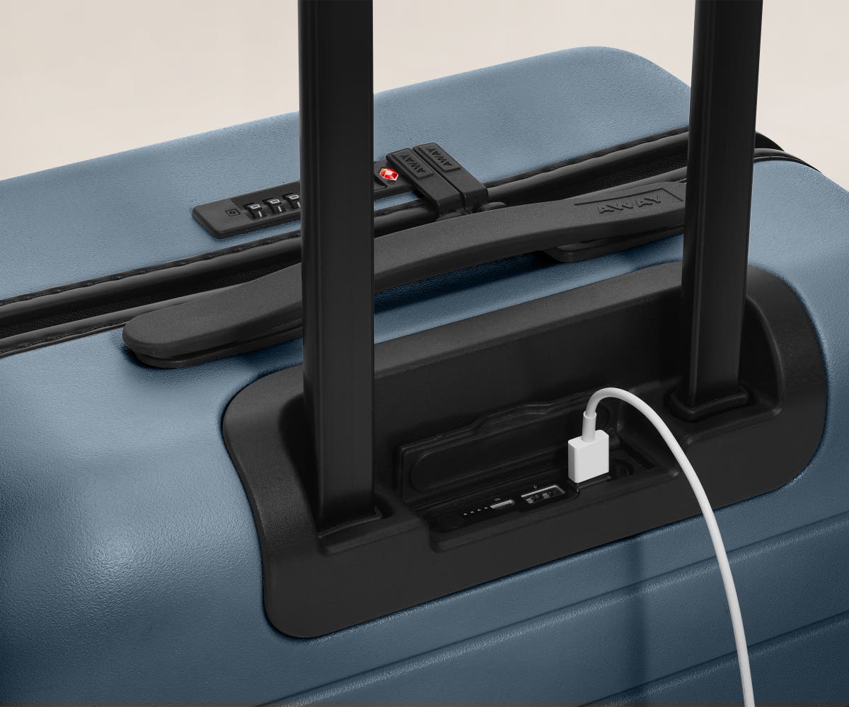 away-bigger-carry-on-valise-cabine-coast-blue-rigide-polycarbonate image 5