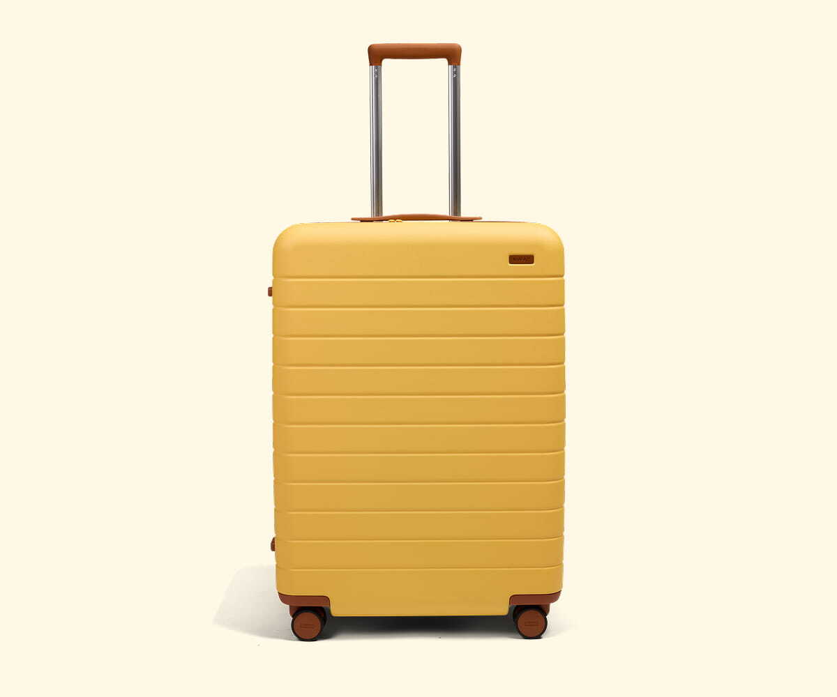 away-medium-valise-soute-woody-yellow-toy-story image 1