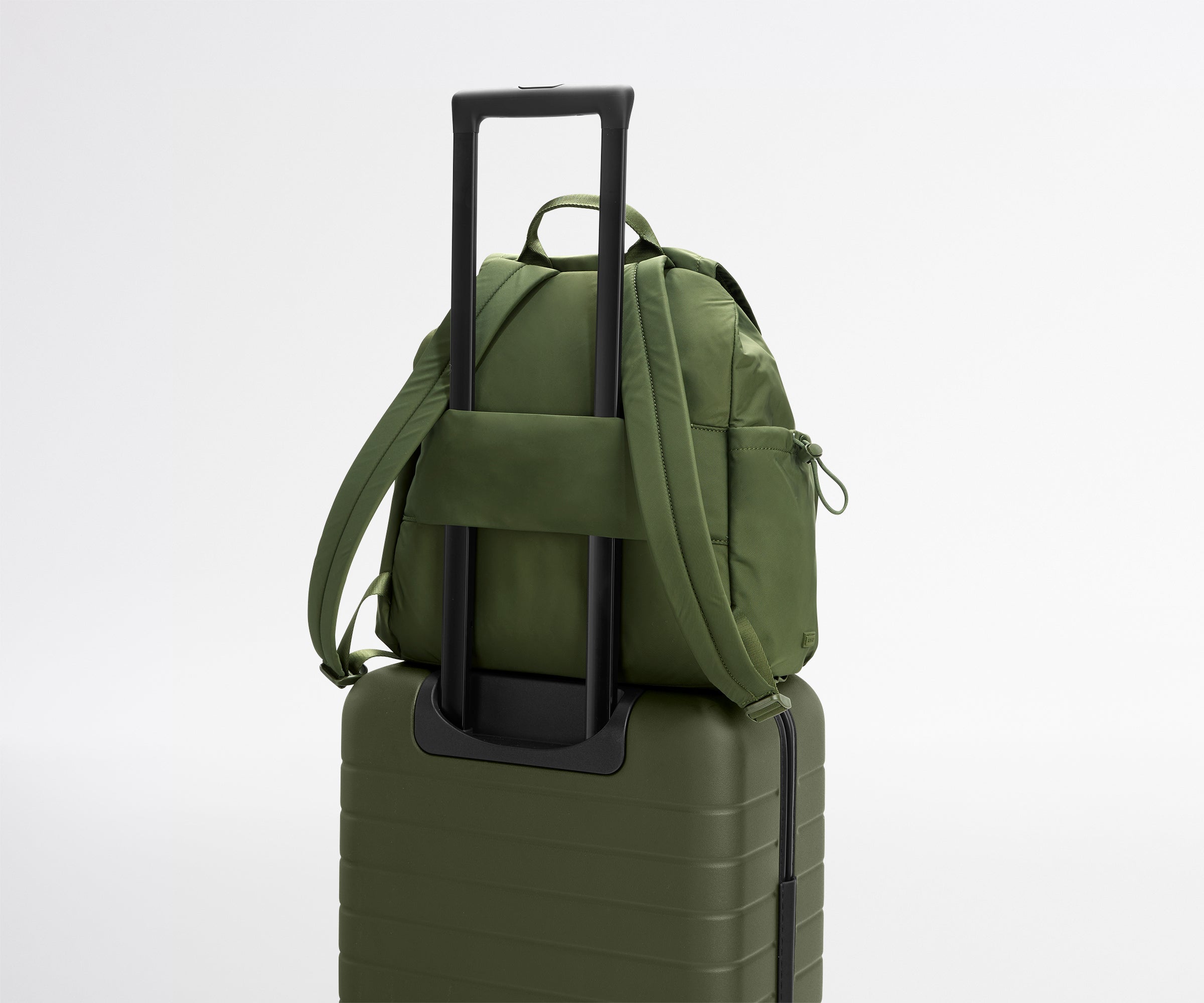 away-featherlight-cargo-sac-dos-olive-green-lavable image 8