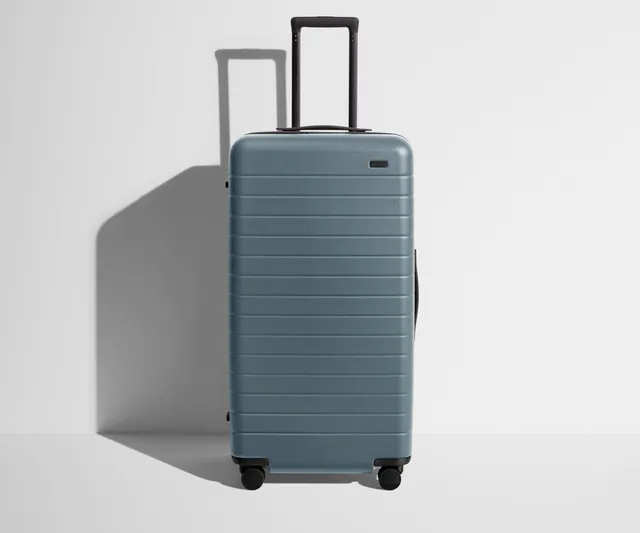 away-trunk-valise-soute-coast-blue-rigide-grand-volume image 1