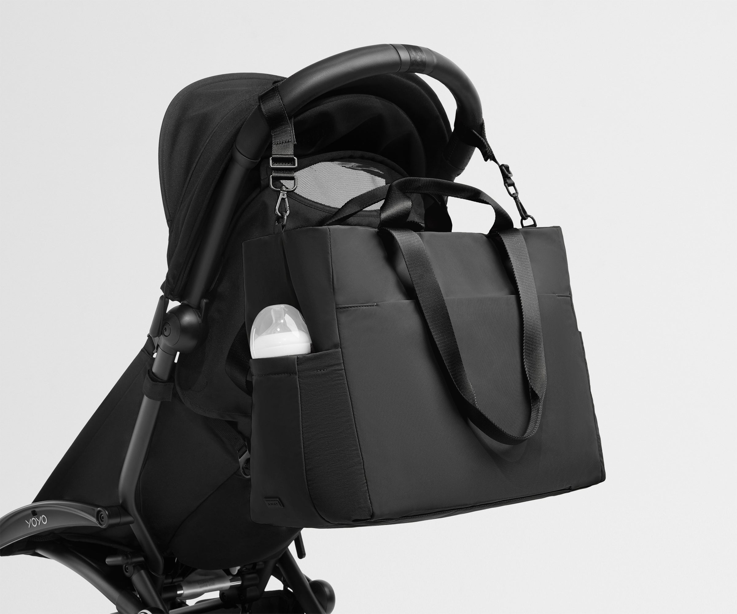 away-featherlight-diaper-tote-sac-langer-jet-black image 6