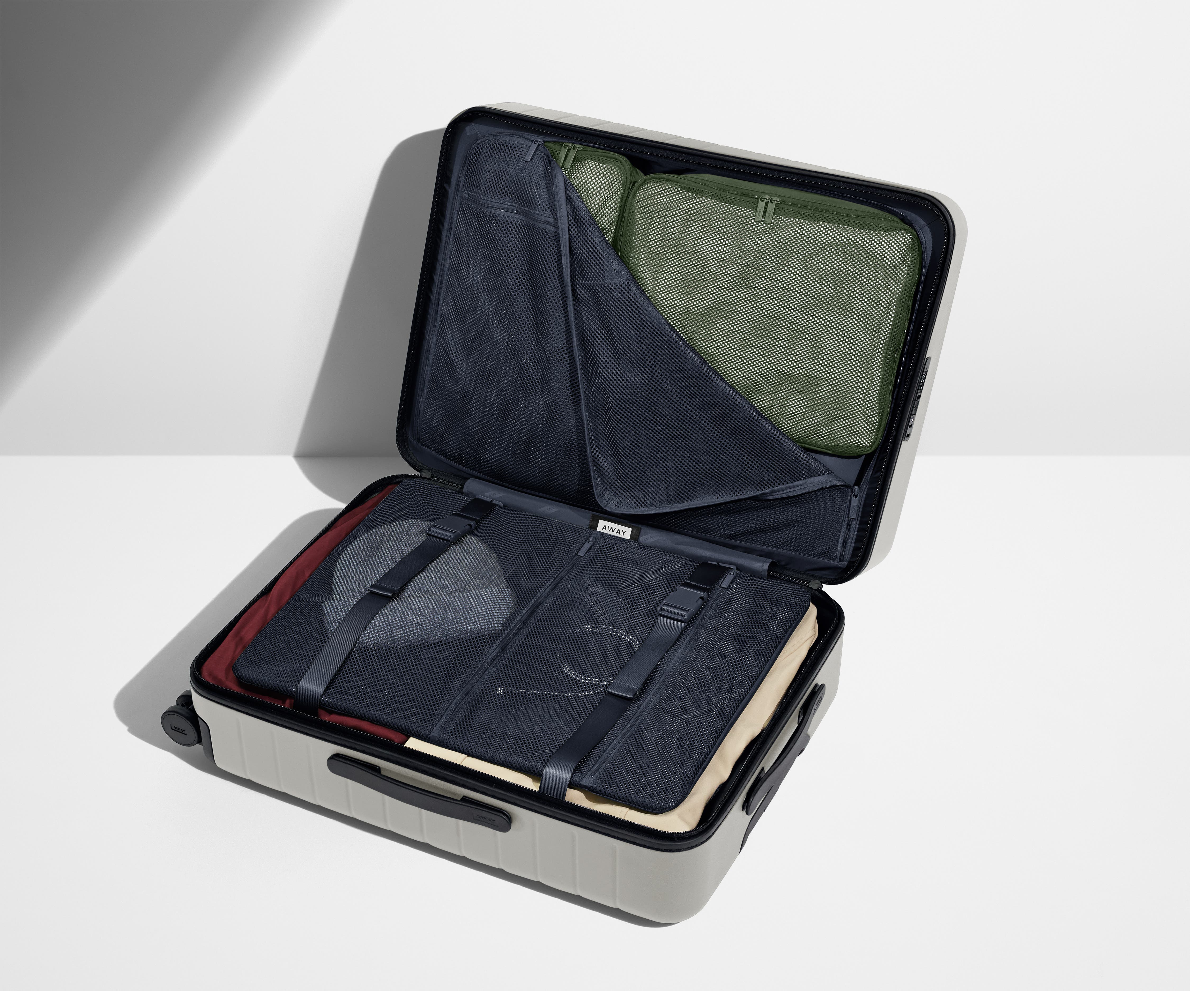 away-medium-valise-soute-rigide-gris-nuage-cloud-gray image 4