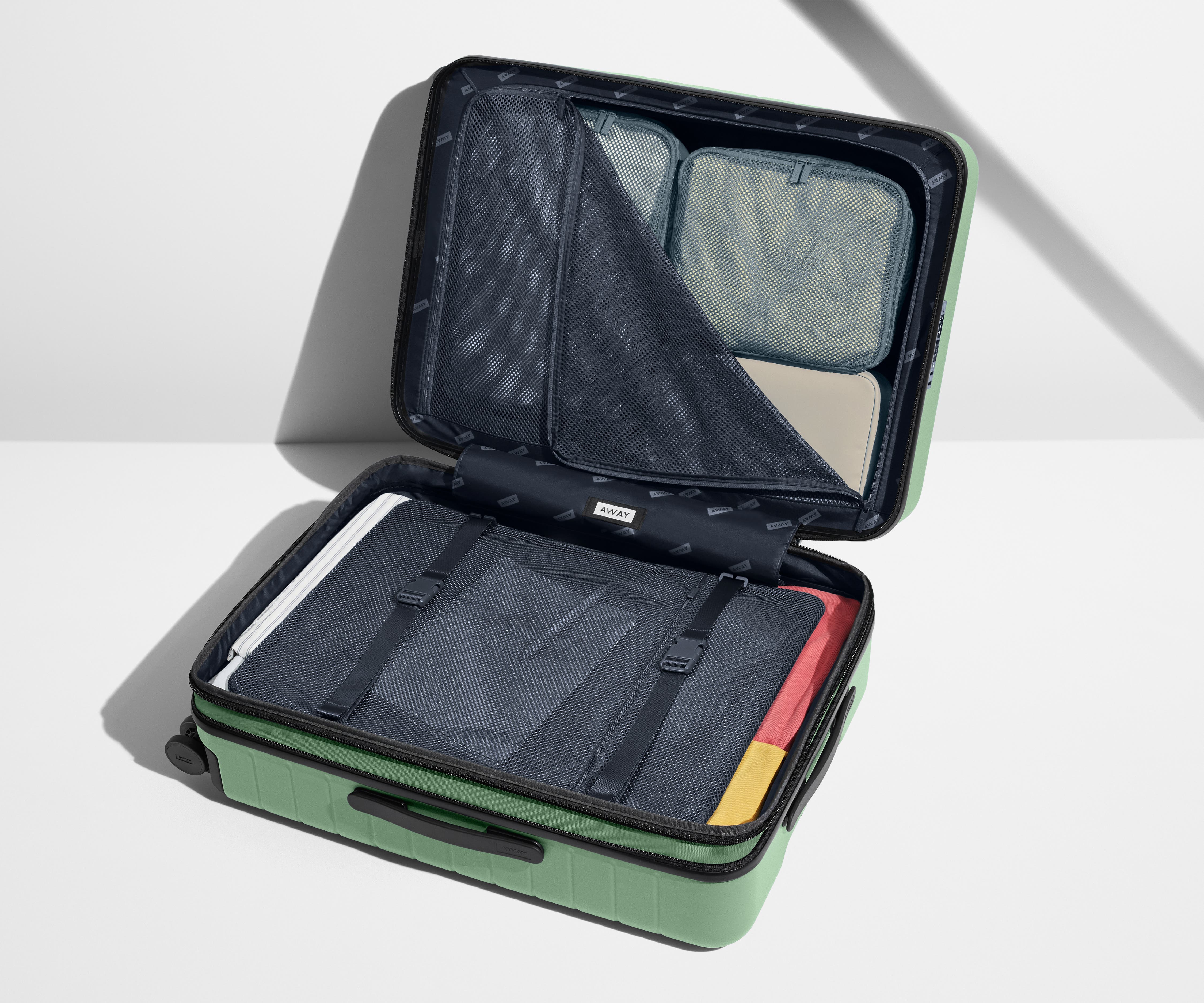 away-medium-flex-the-valise-soute-sea-green image 6