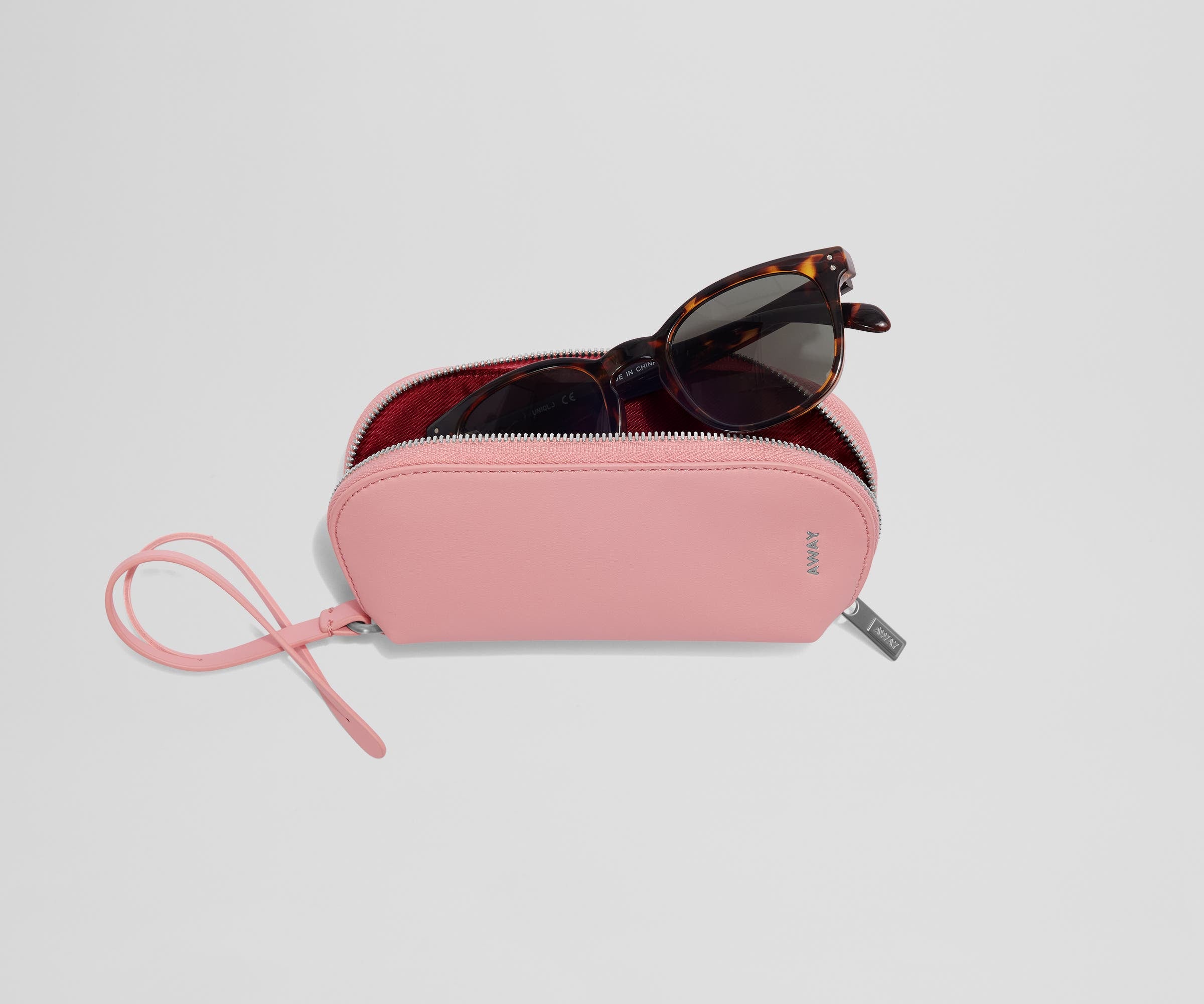 away-sunglasses-pouch-tui-lunettes-rose-flamingo image 2