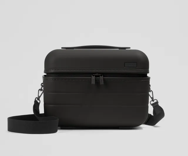 away-train-case-vanity-rigide-jet-black-polycarbonate image 1