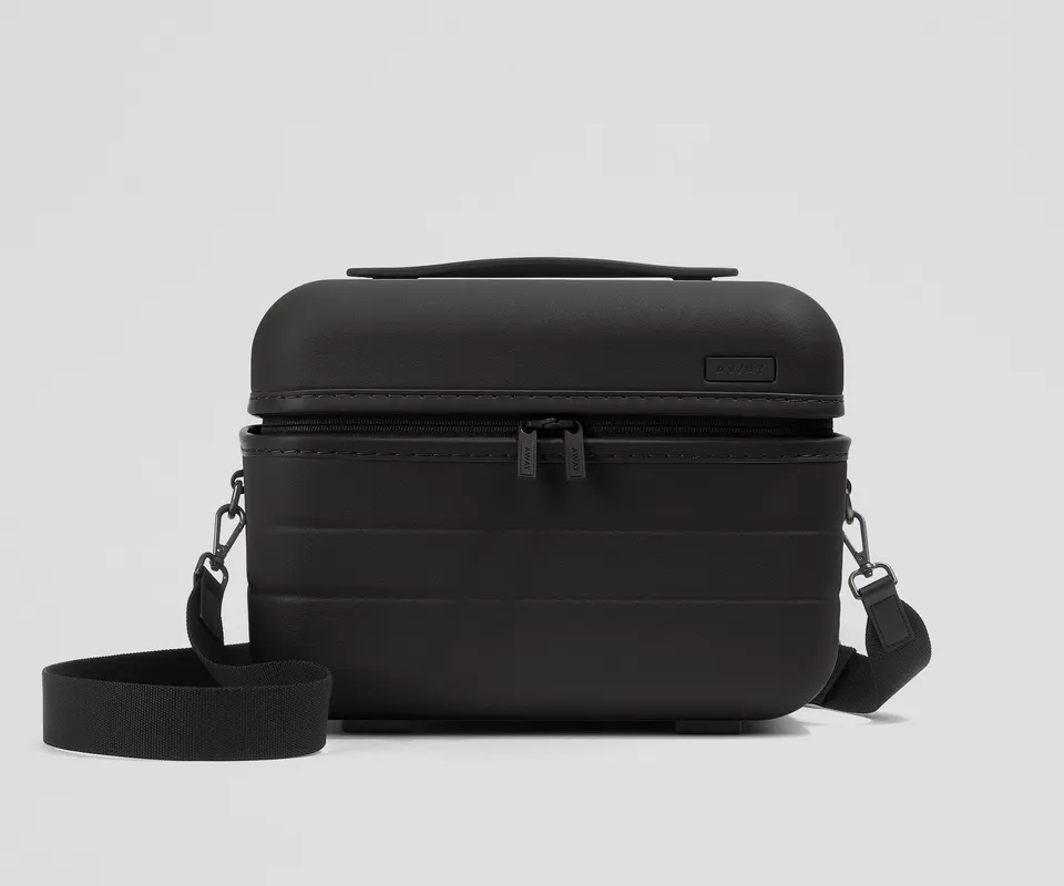 away-train-case-vanity-rigide-jet-black-polycarbonate image 1
