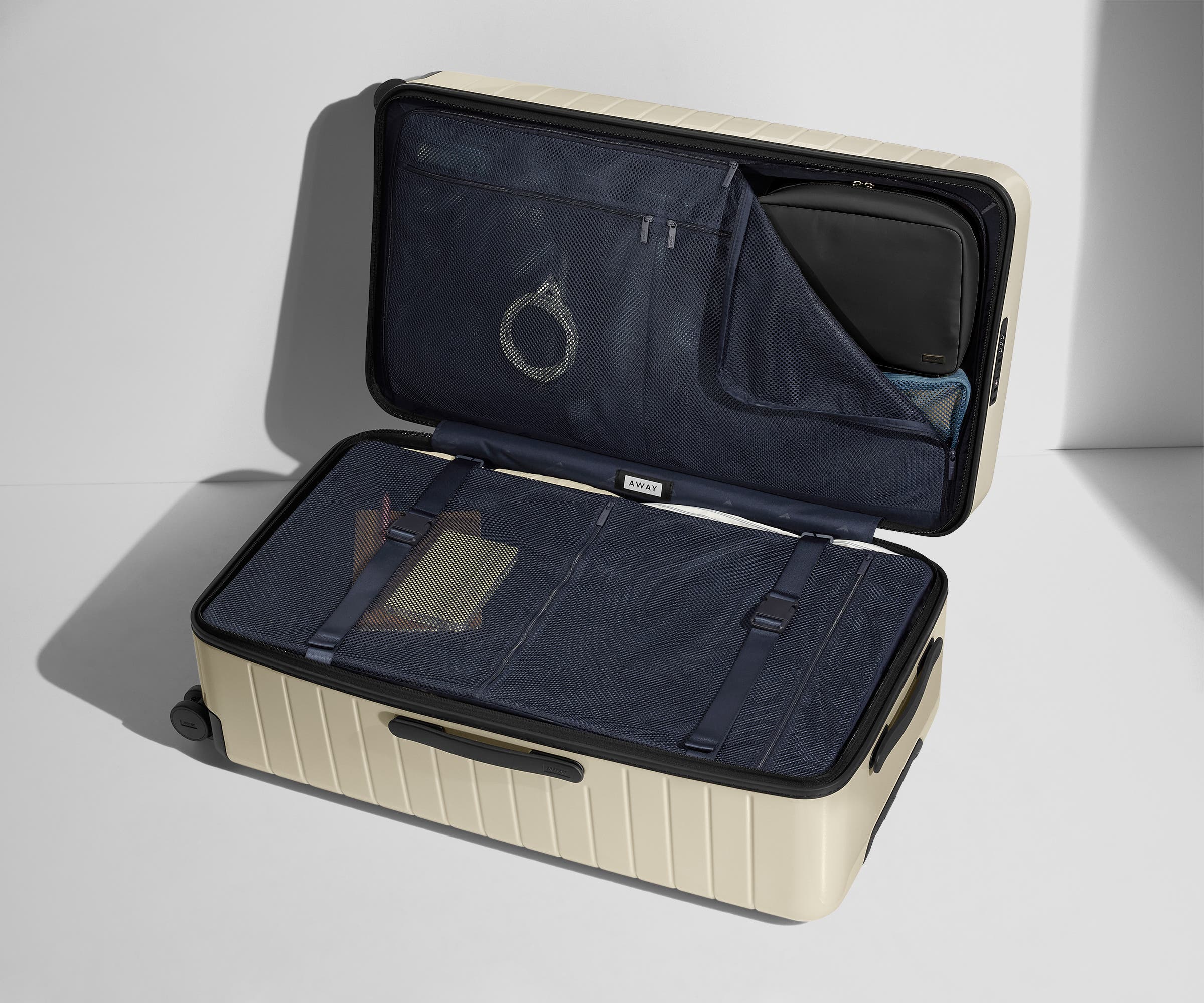 away-trunk-valise-soute-blanche-salt-white-gloss image 5