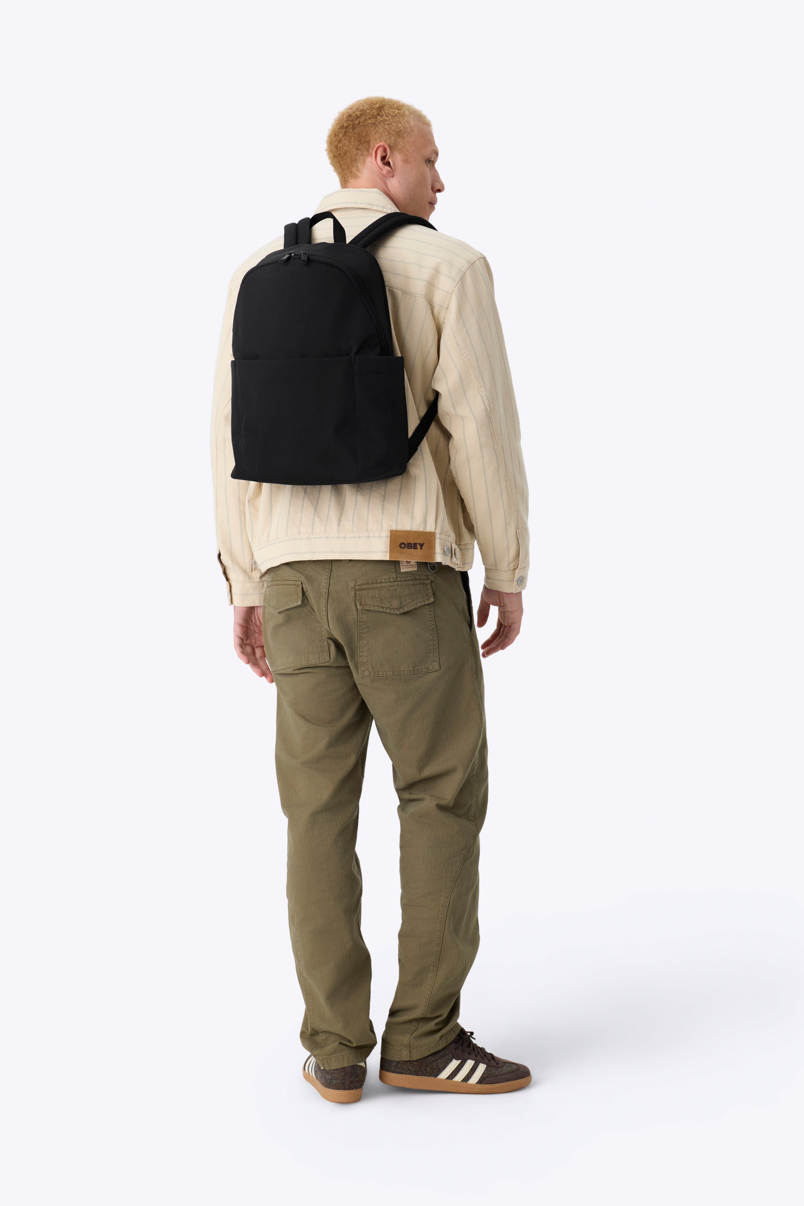 beis-the-classic-backpack-sac-dos-noir image 4