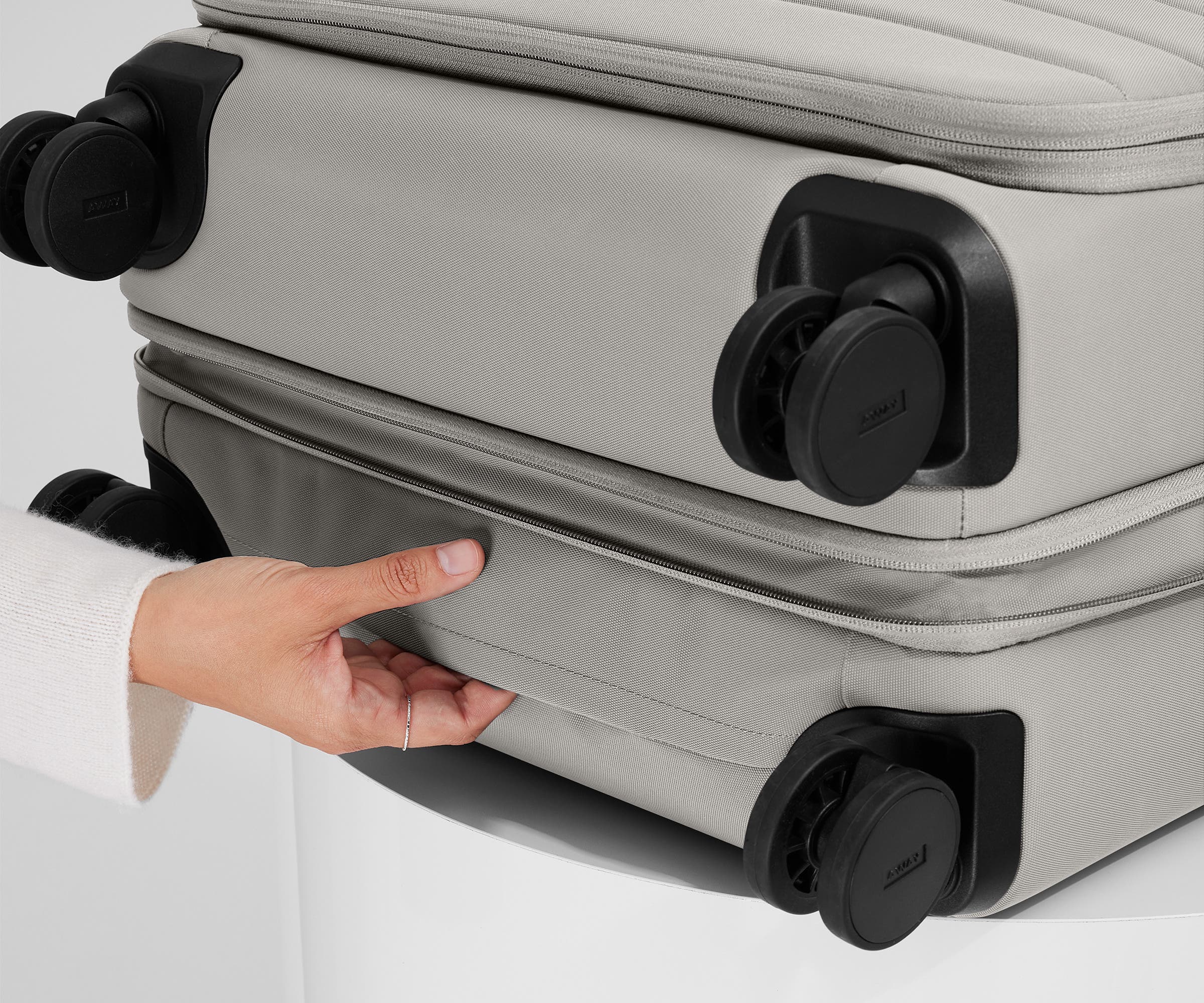 away-softside-medium-valise-soute-cloud-gray-souple image 8