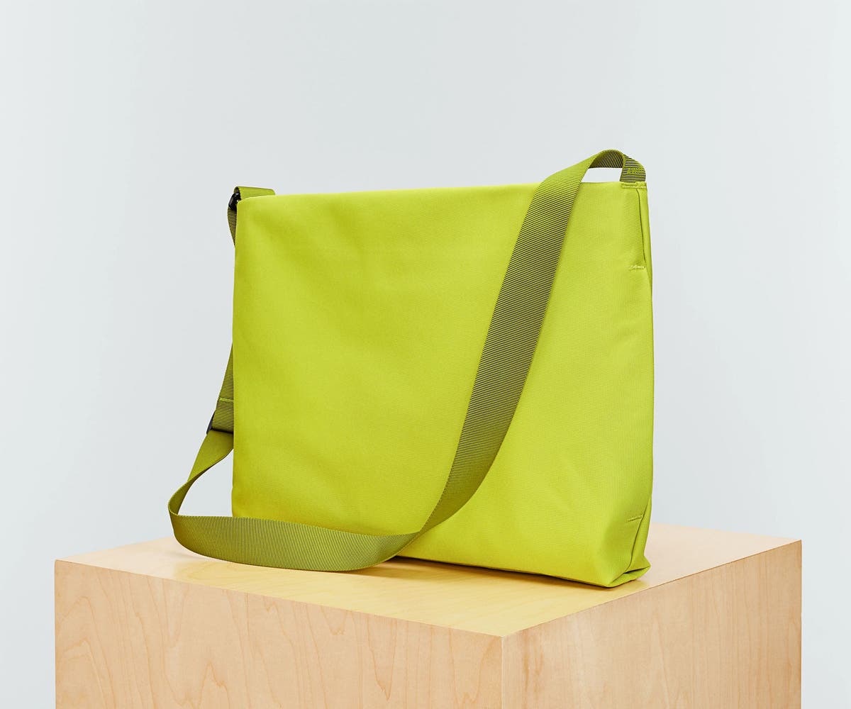 away-active-messenger-16l-sac-messager-atomic-celery-16-l image 2