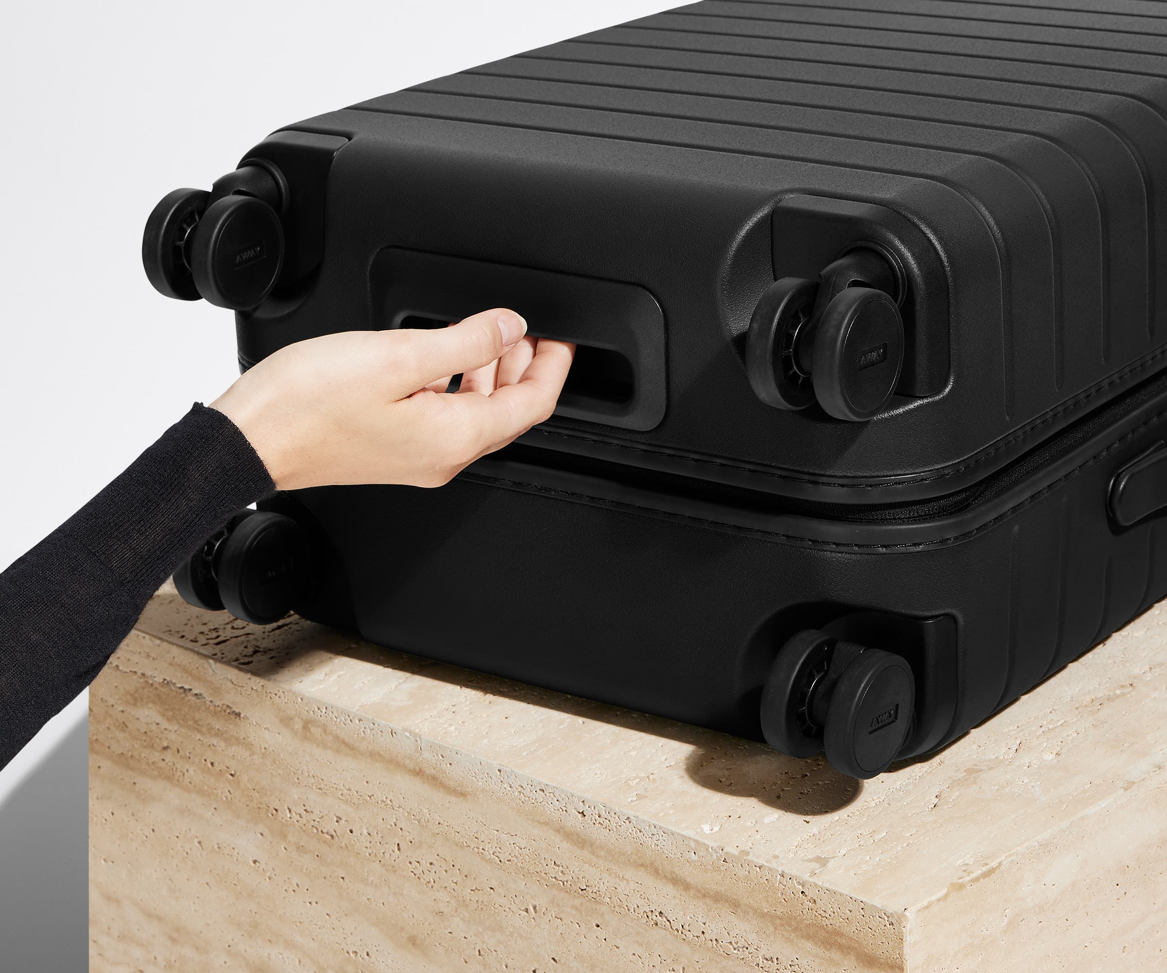 away-the-carry-on-valise-cabine-noir-compression image 5