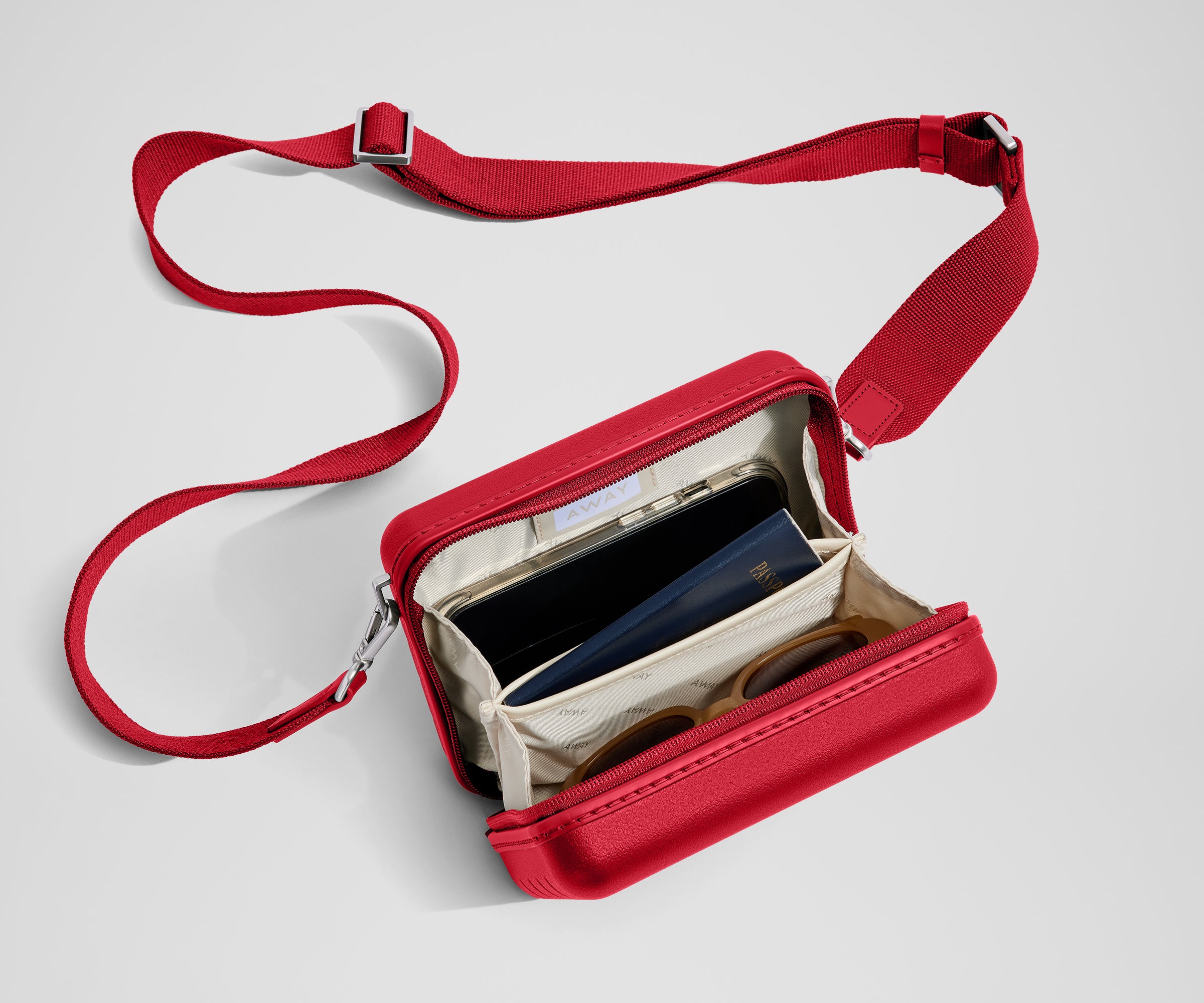away-mini-crossbody-sac-bandouli-re-cherry-red-rigide image 4
