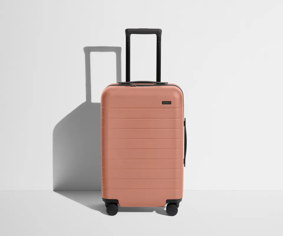 away-the-carry-on-valise-cabine-rigide-clay-pink image 1