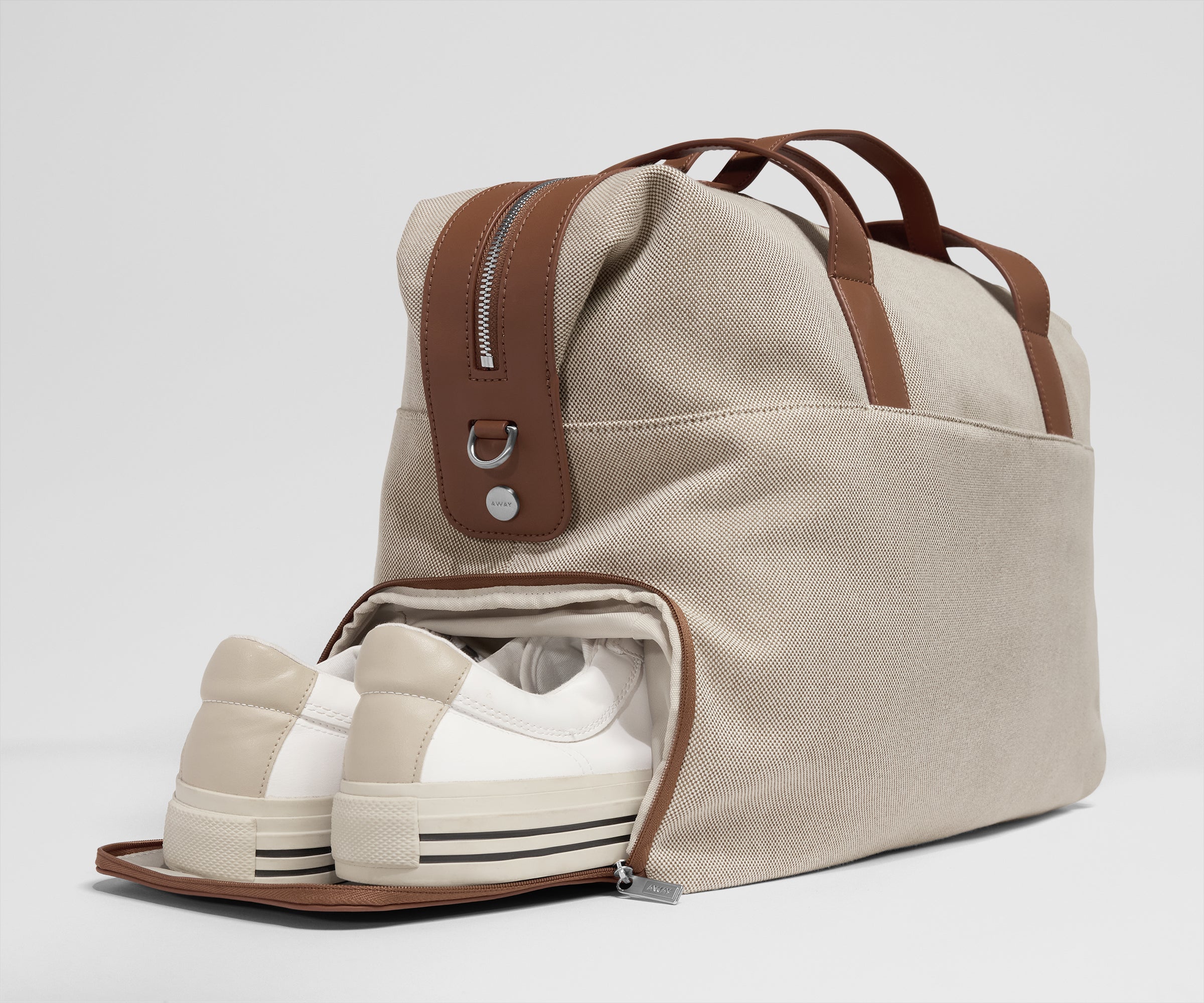 away-duffle-canvas-overnight-bag-sac-voyage-saddle-brown image 3