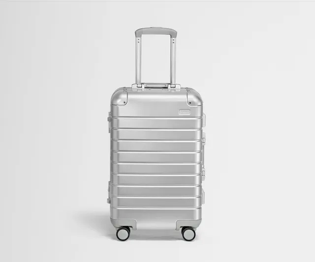 away-bigger-carry-on-valise-alu-silver-cabine image 1